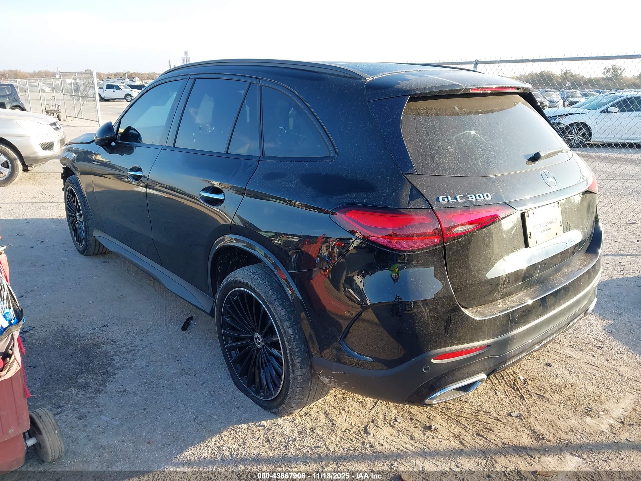 MERCEDES-BENZ GLC image 3