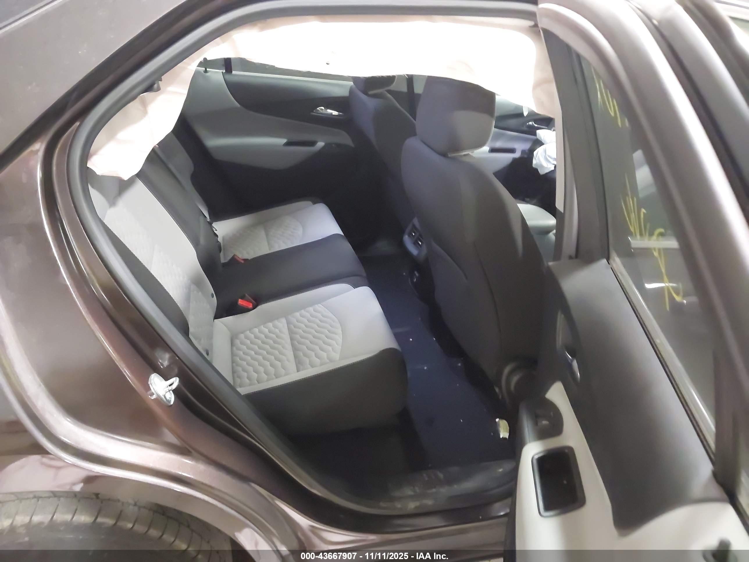 CHEVROLET EQUINOX image 8