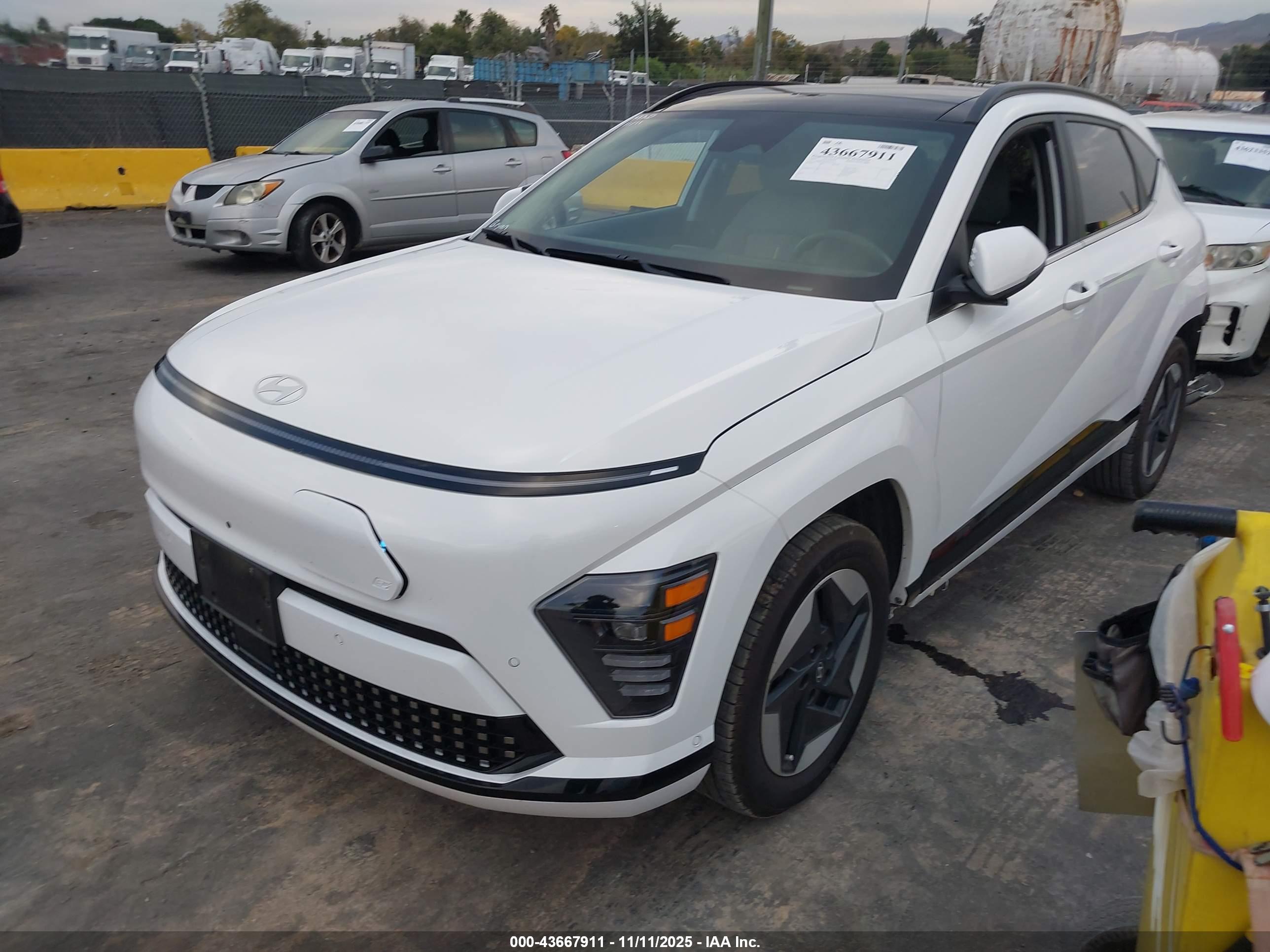 HYUNDAI KONA image 2