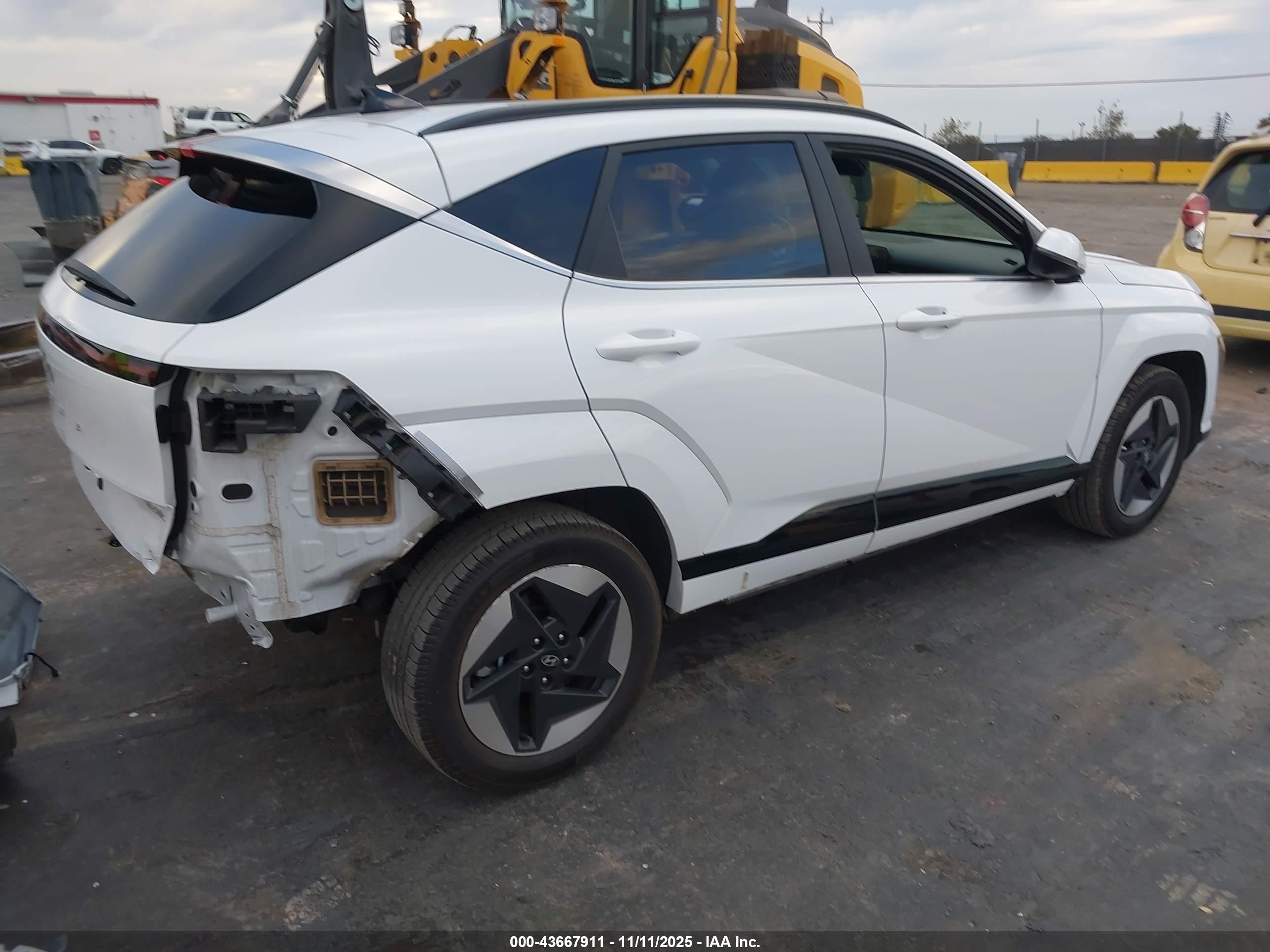 HYUNDAI KONA image 4