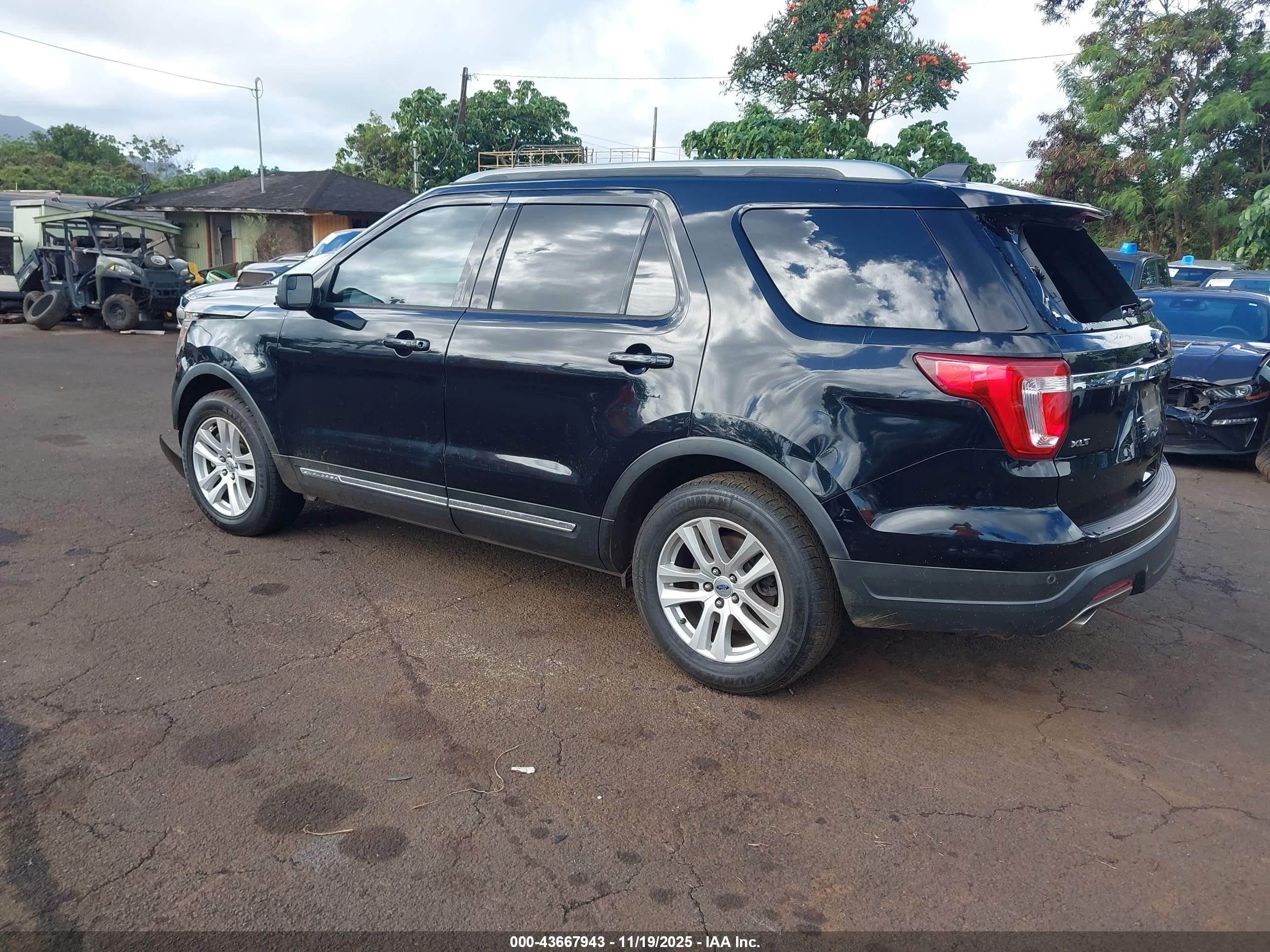 FORD EXPLORER image 3