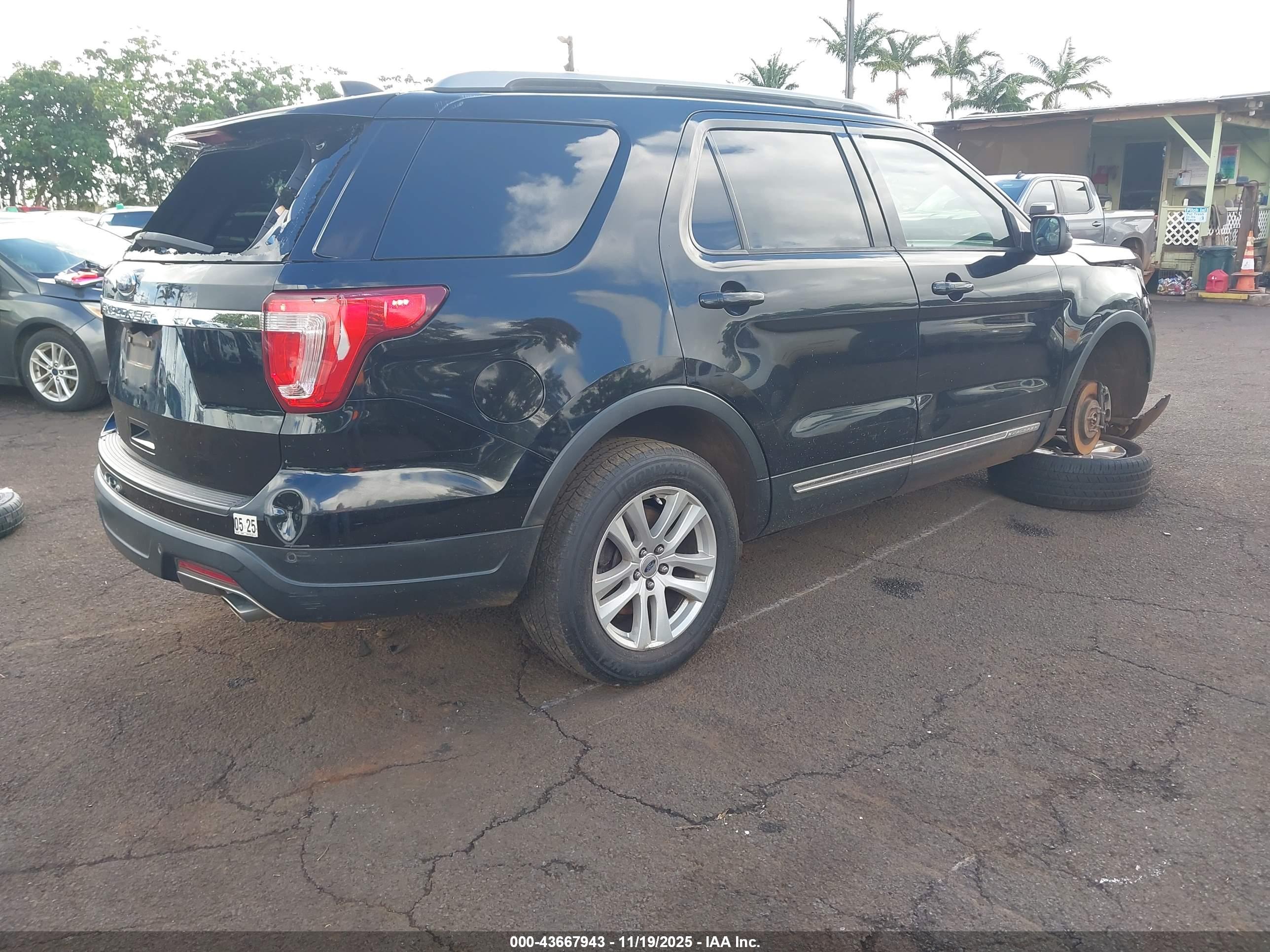 FORD EXPLORER image 4