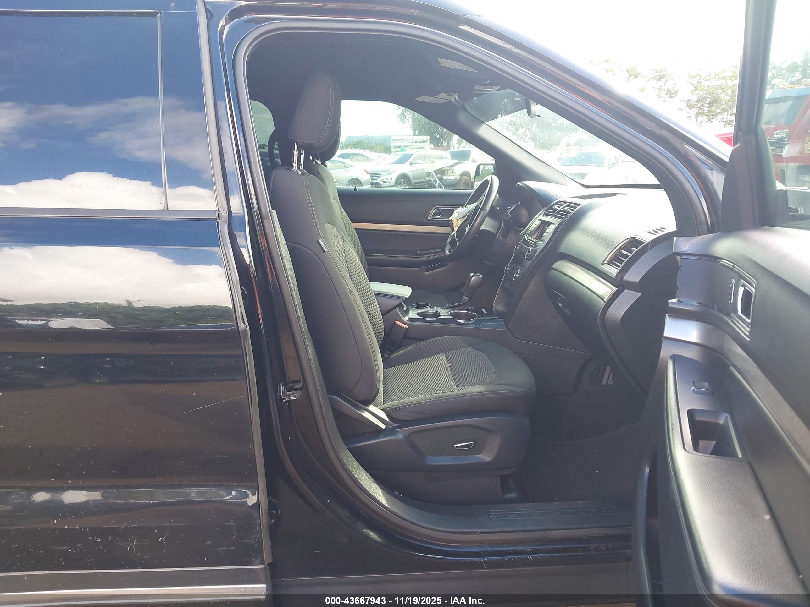 FORD EXPLORER image 5