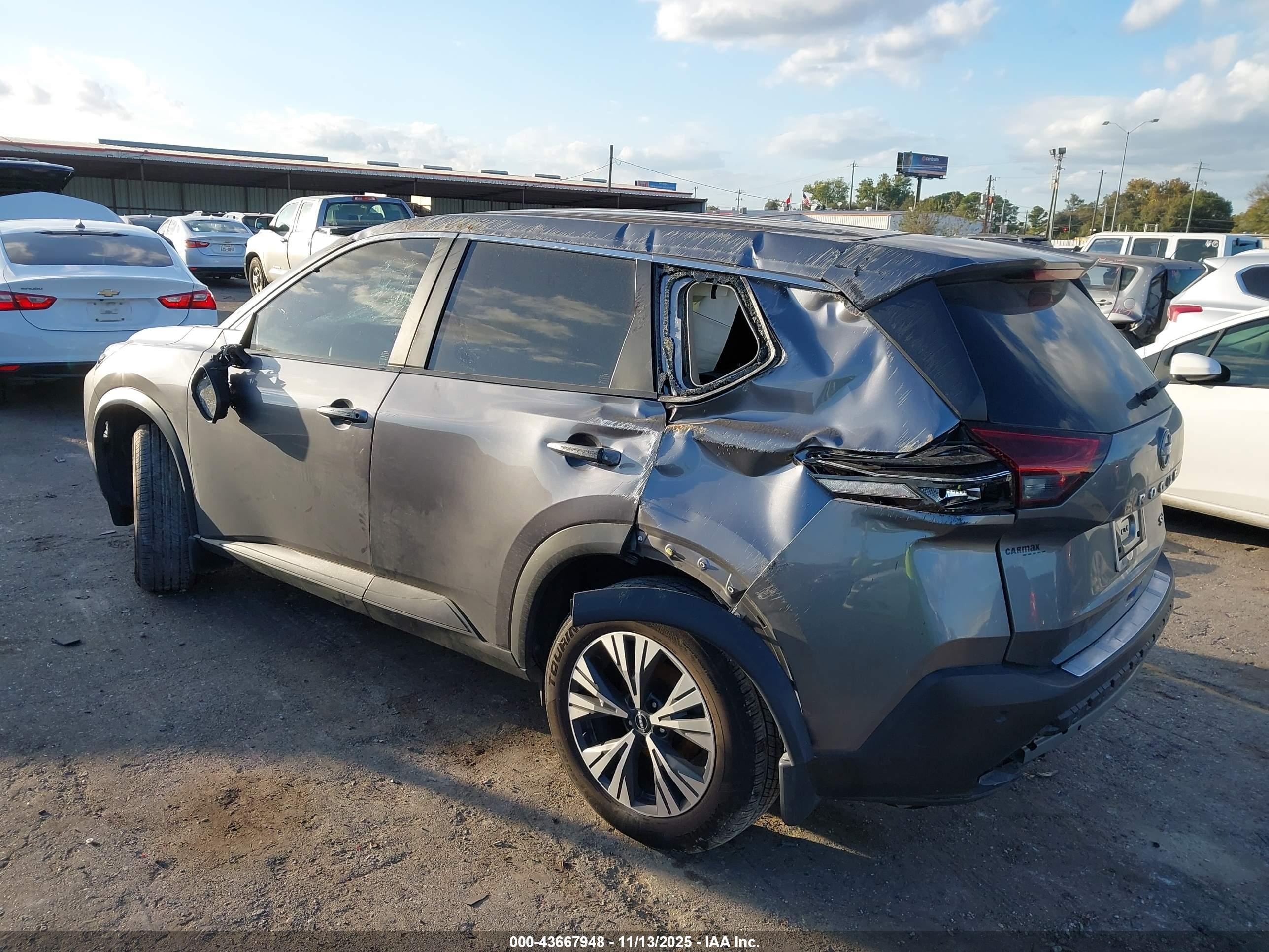 NISSAN ROGUE image 3