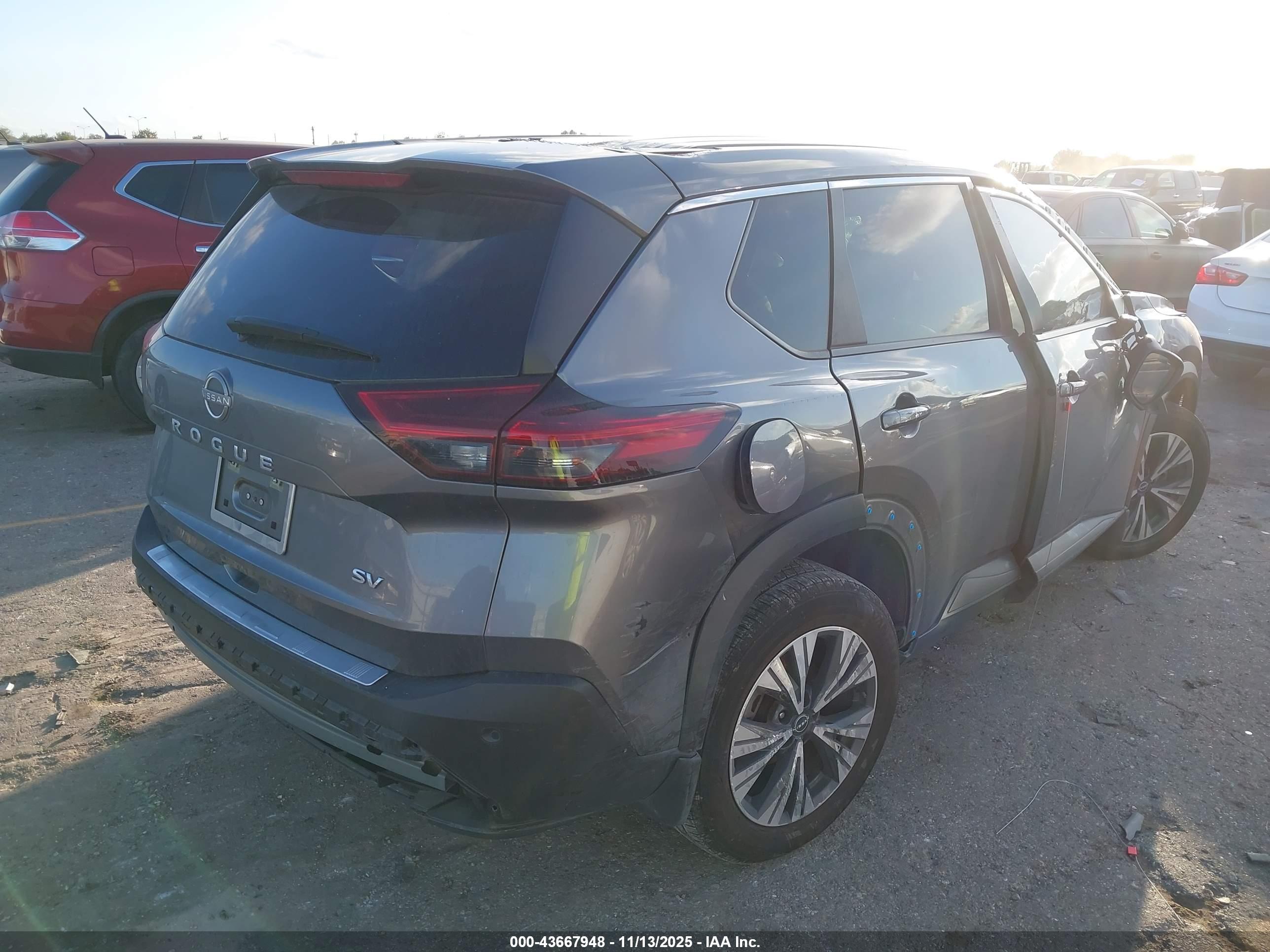 NISSAN ROGUE image 4