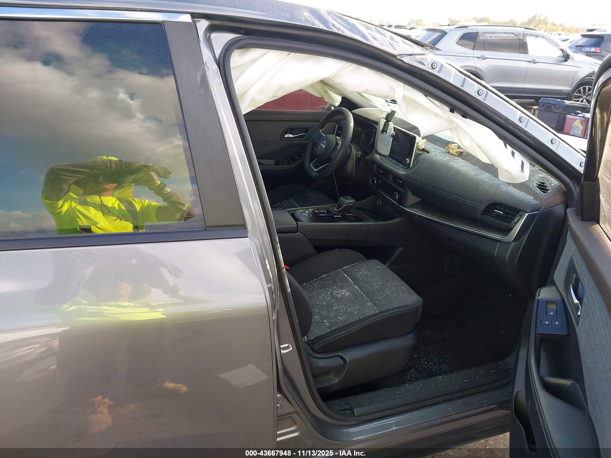 NISSAN ROGUE image 5