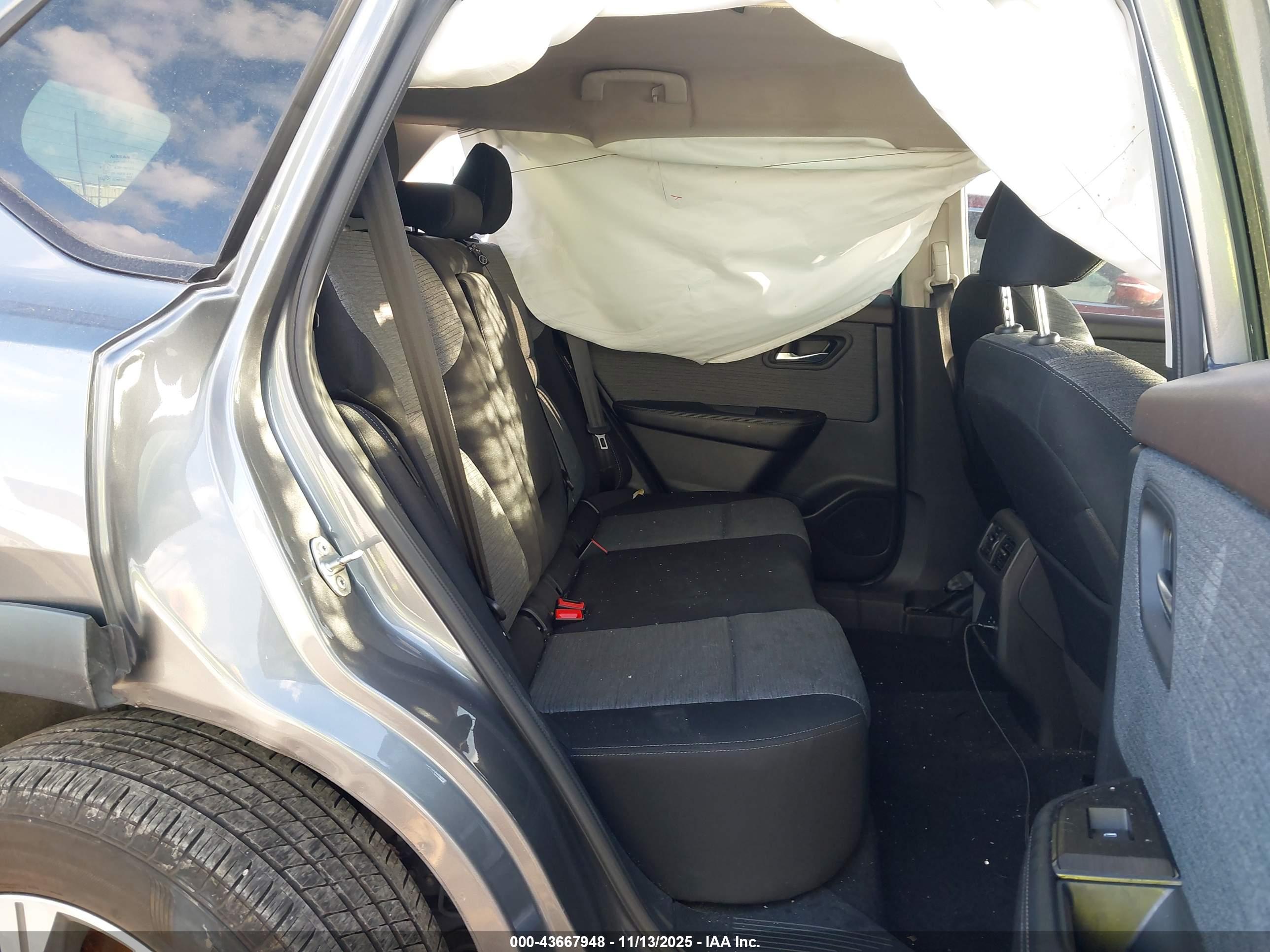 NISSAN ROGUE image 8
