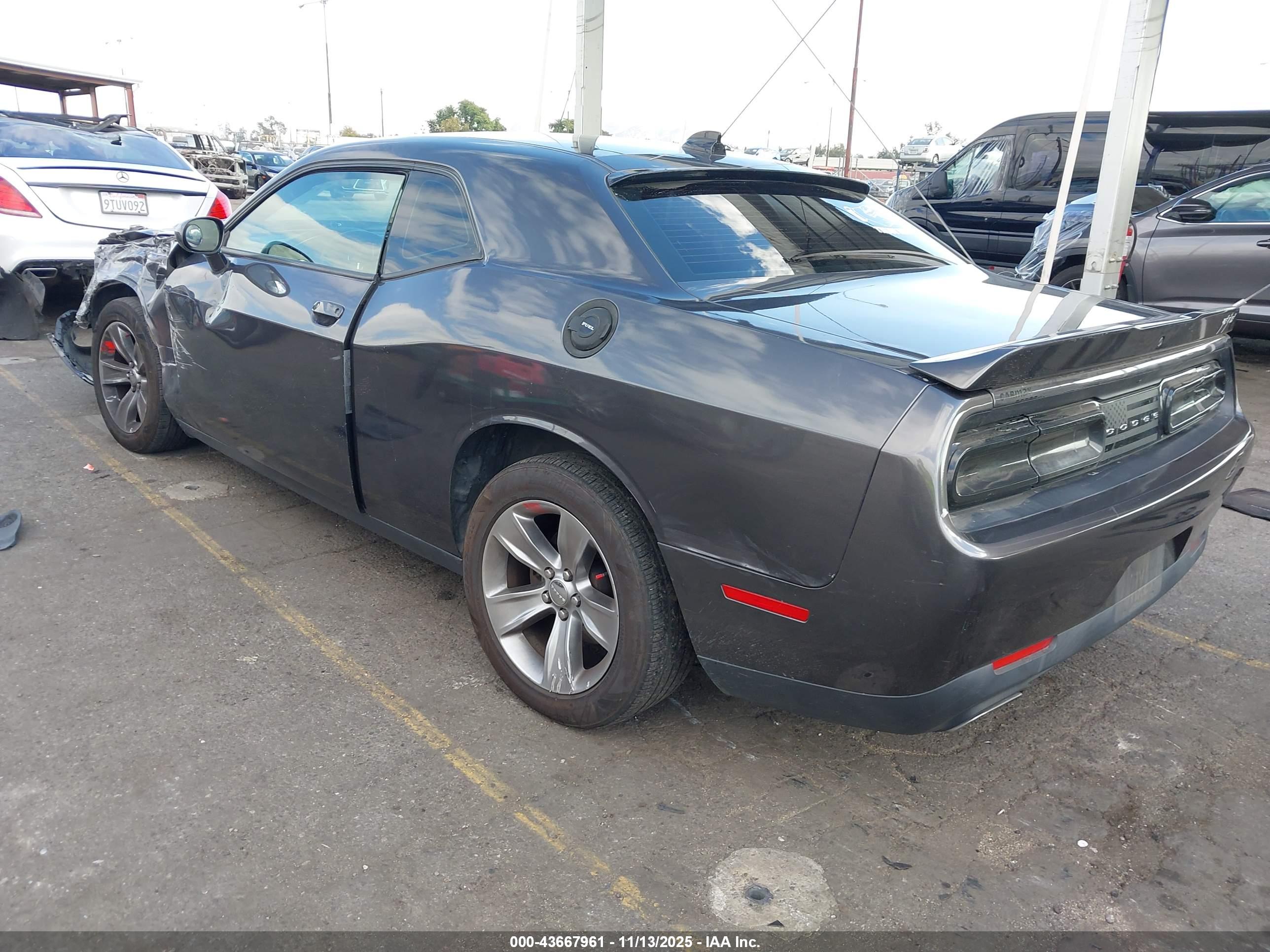 DODGE CHALLENGER image 3