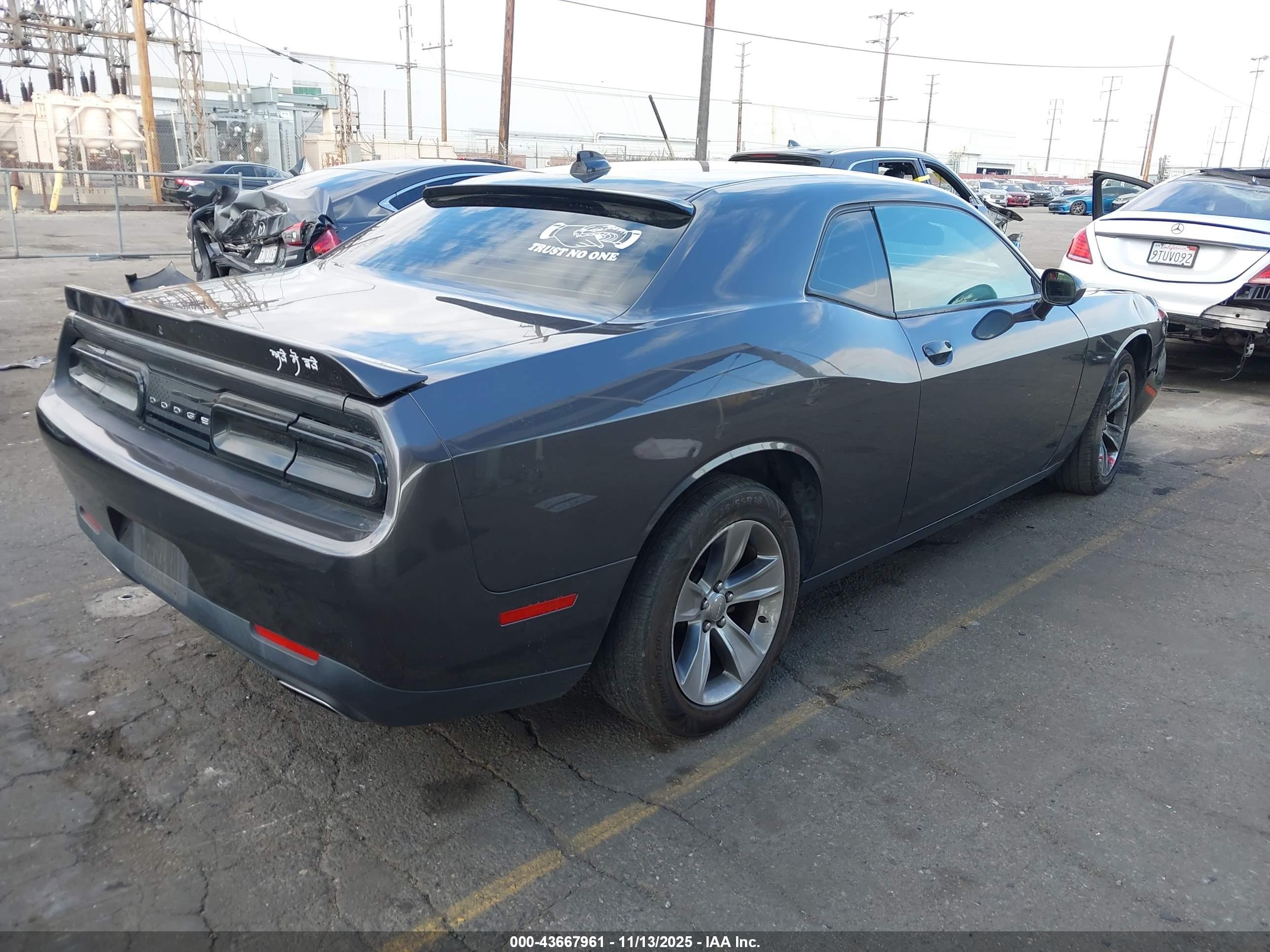 DODGE CHALLENGER image 4