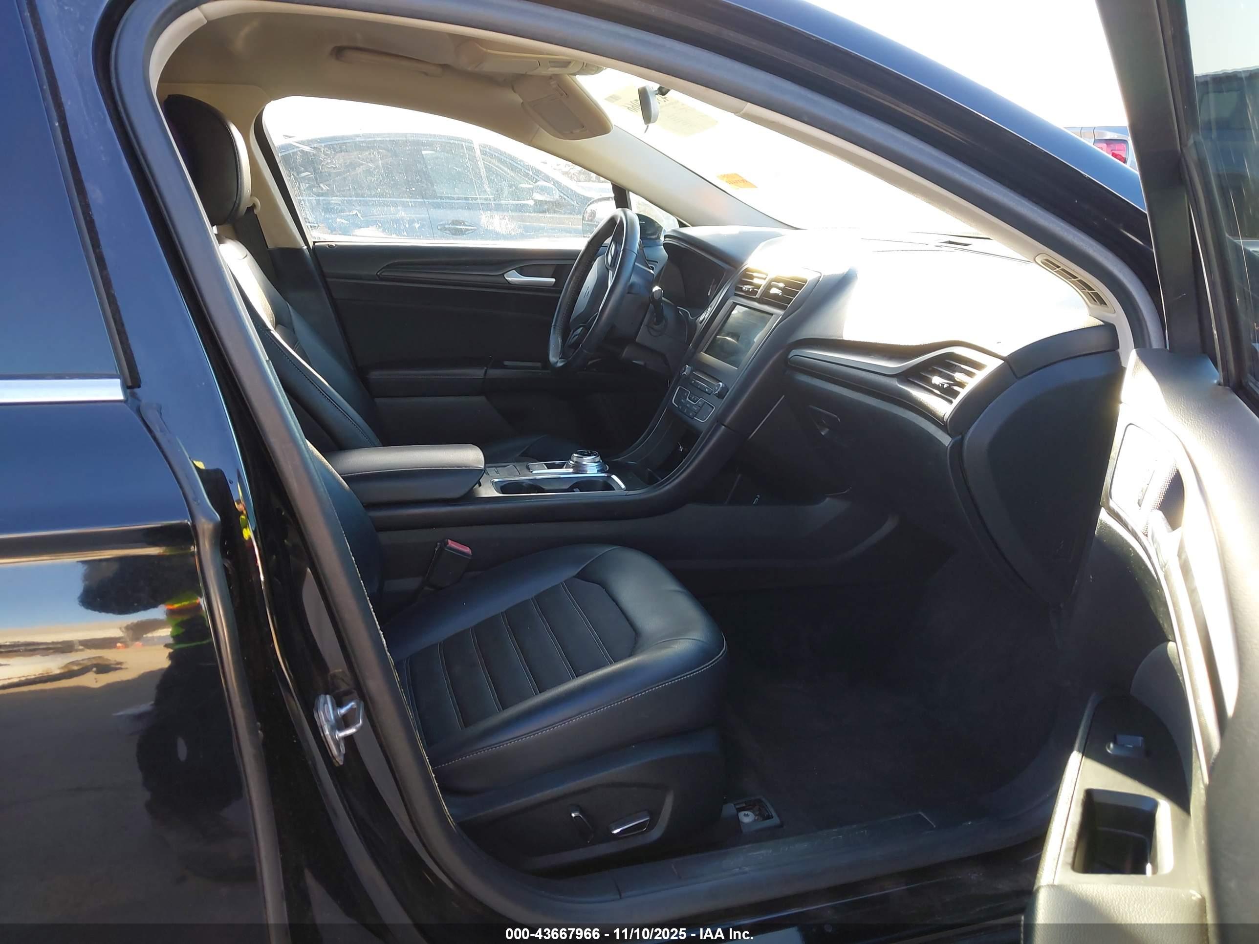 FORD FUSION image 5