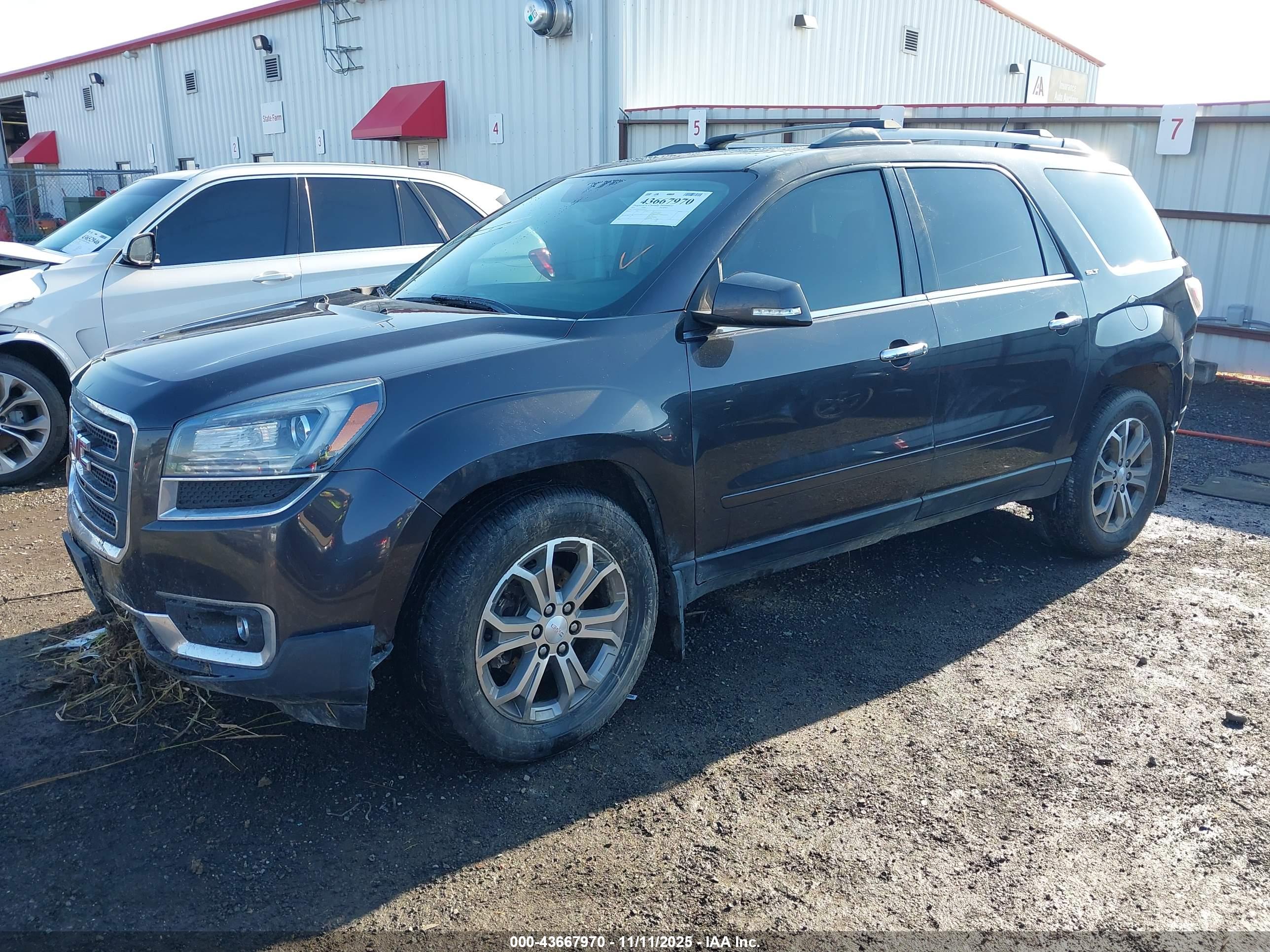 GMC ACADIA image 2