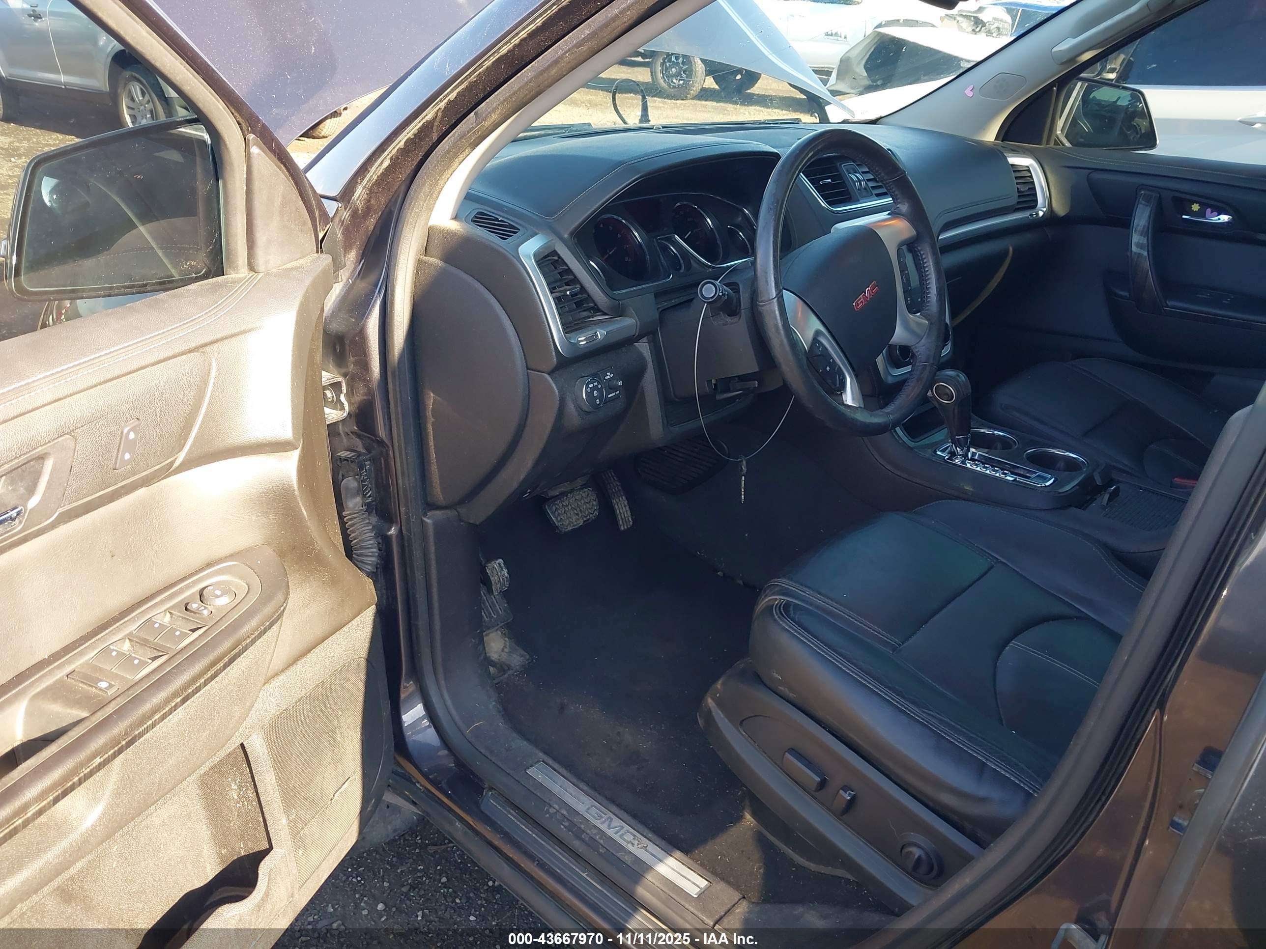 GMC ACADIA image 5