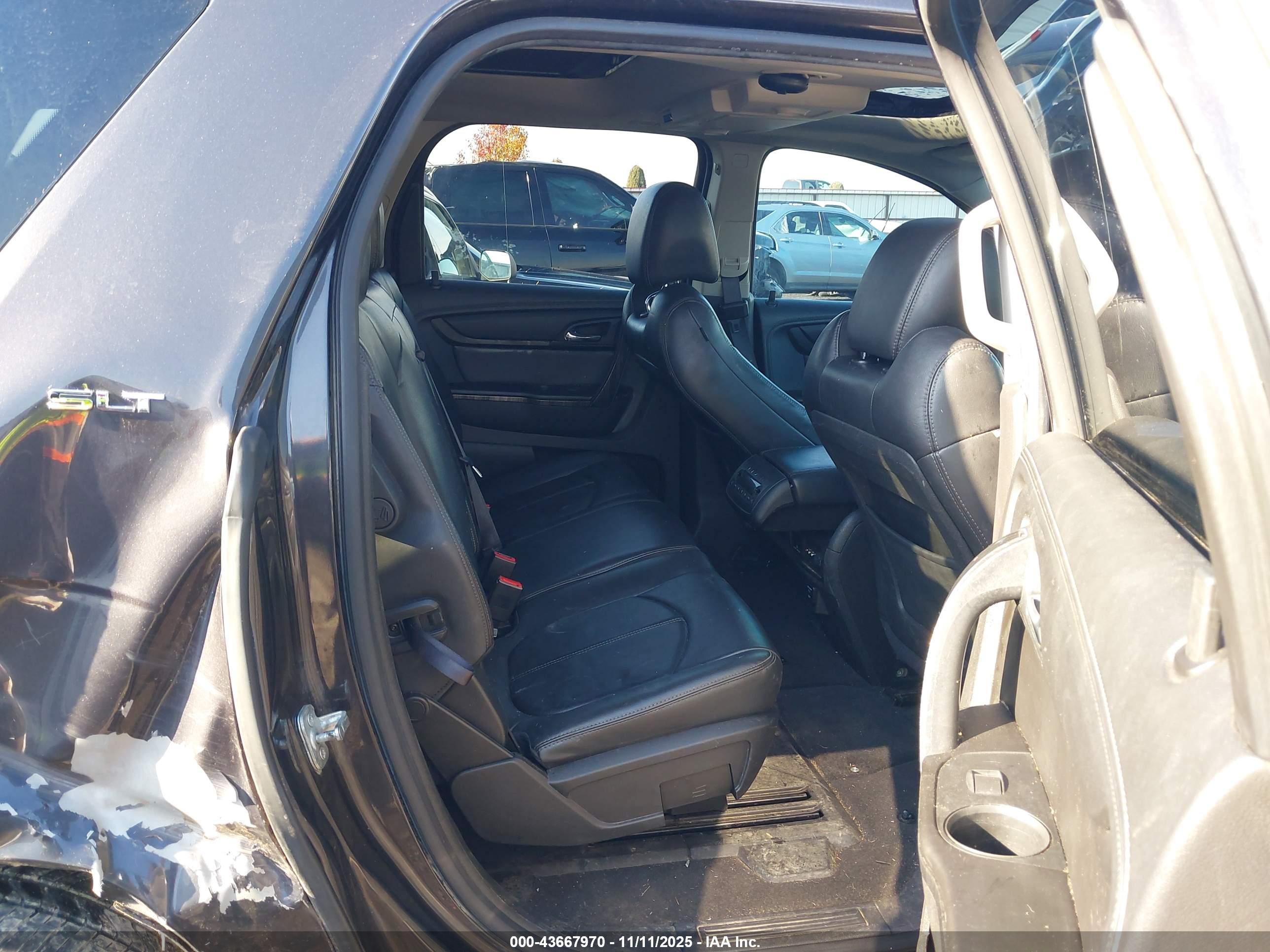 GMC ACADIA image 8