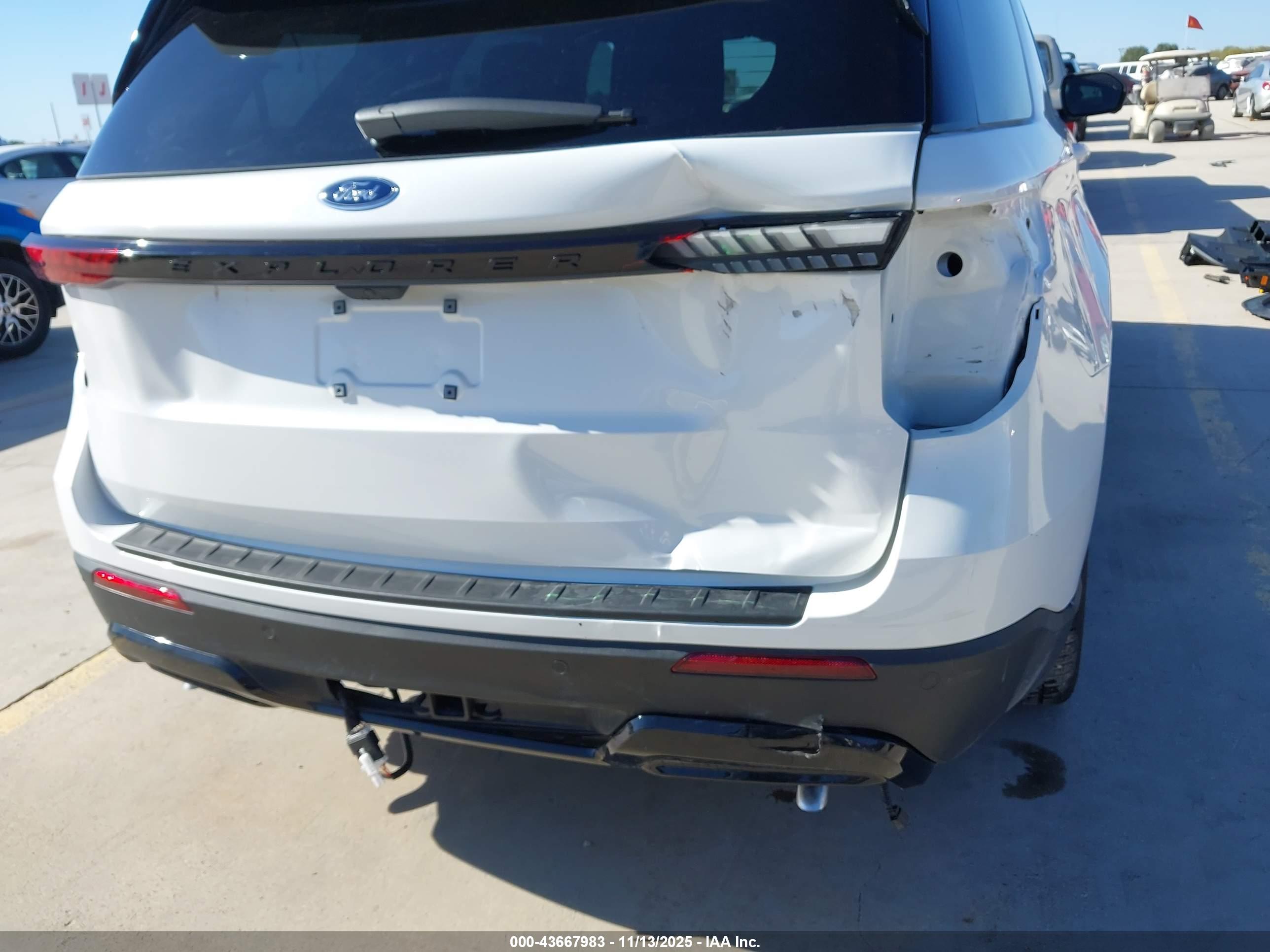 FORD EXPLORER image 6