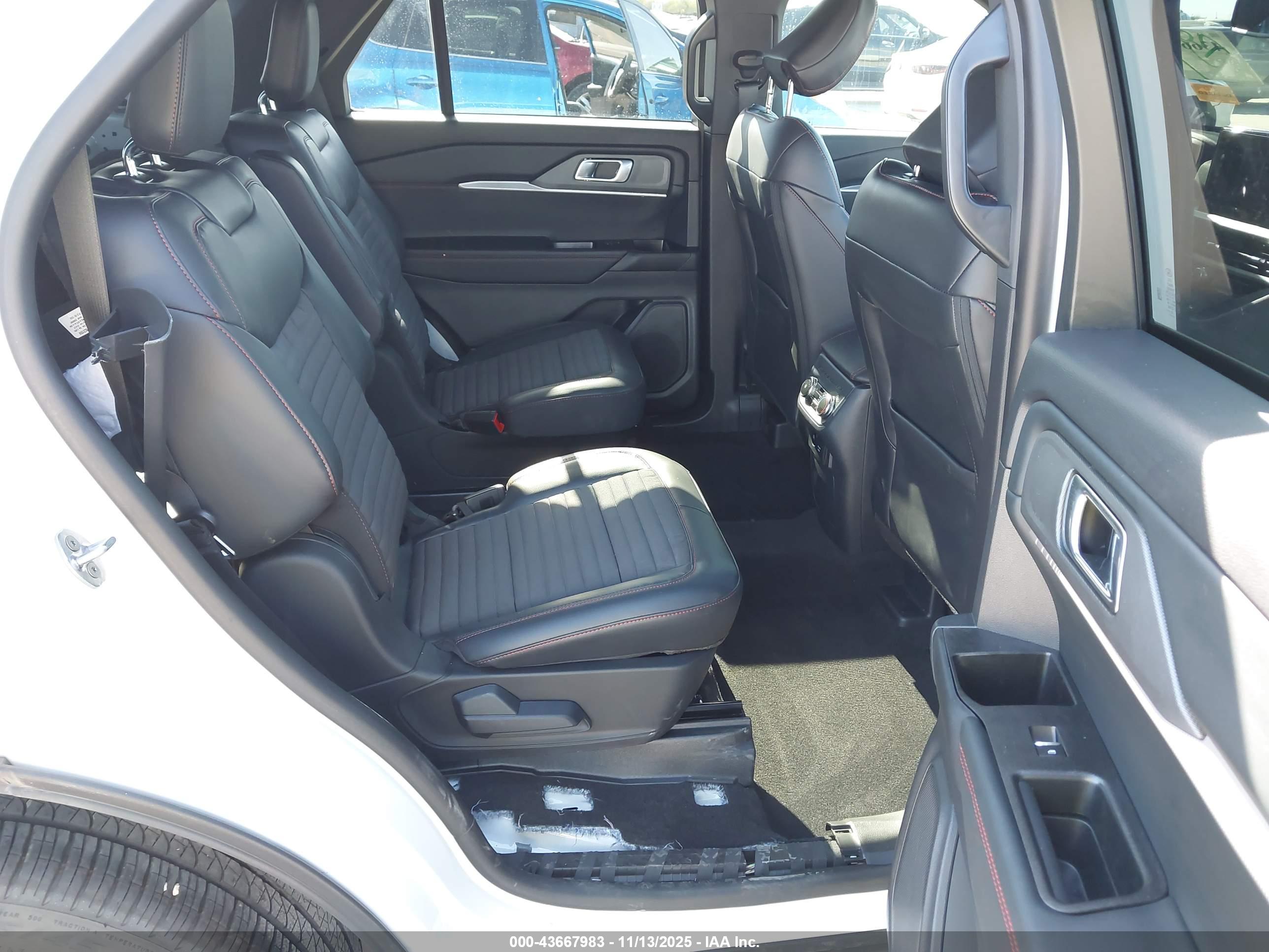 FORD EXPLORER image 8