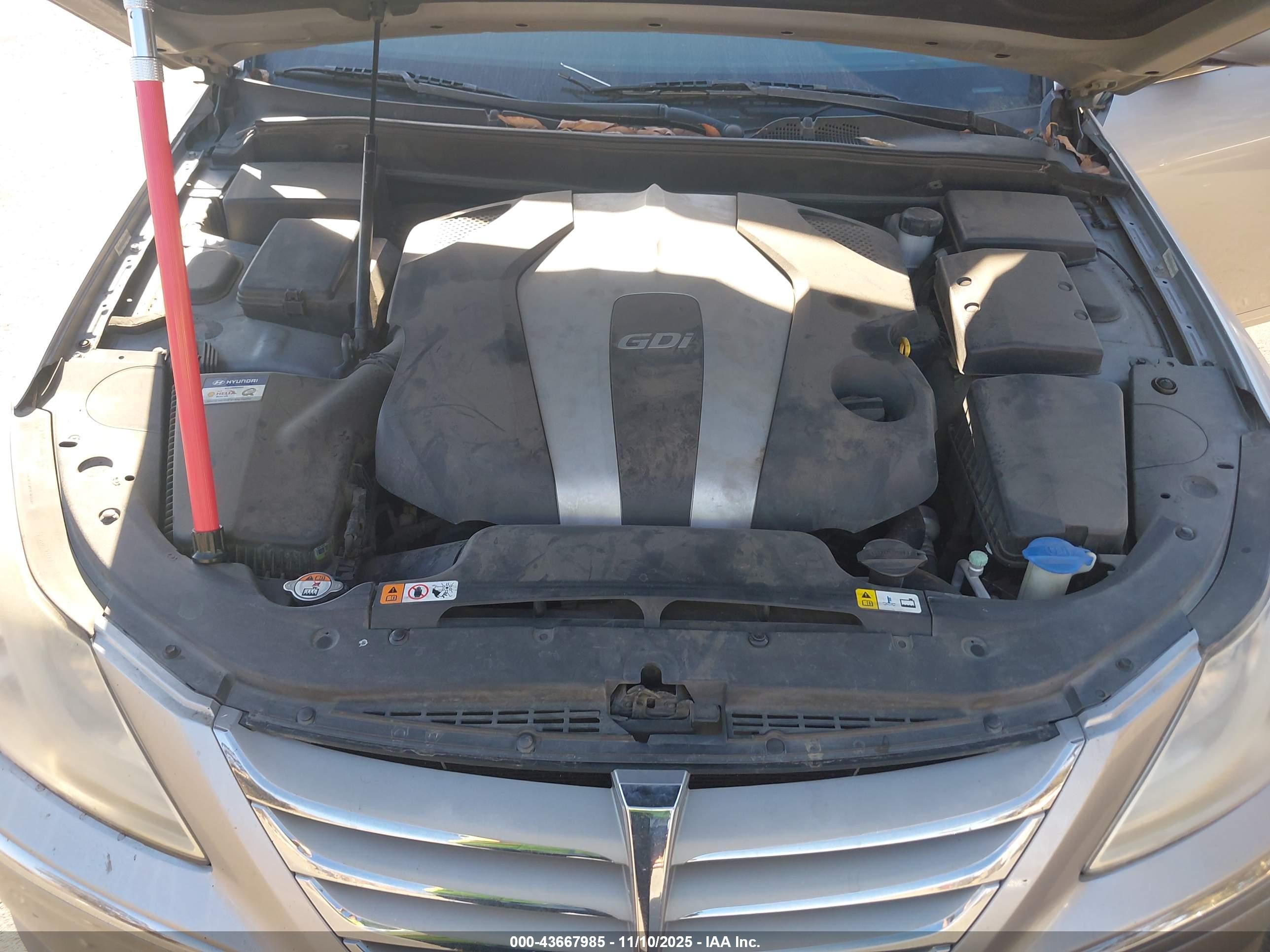 HYUNDAI GENESIS image 10