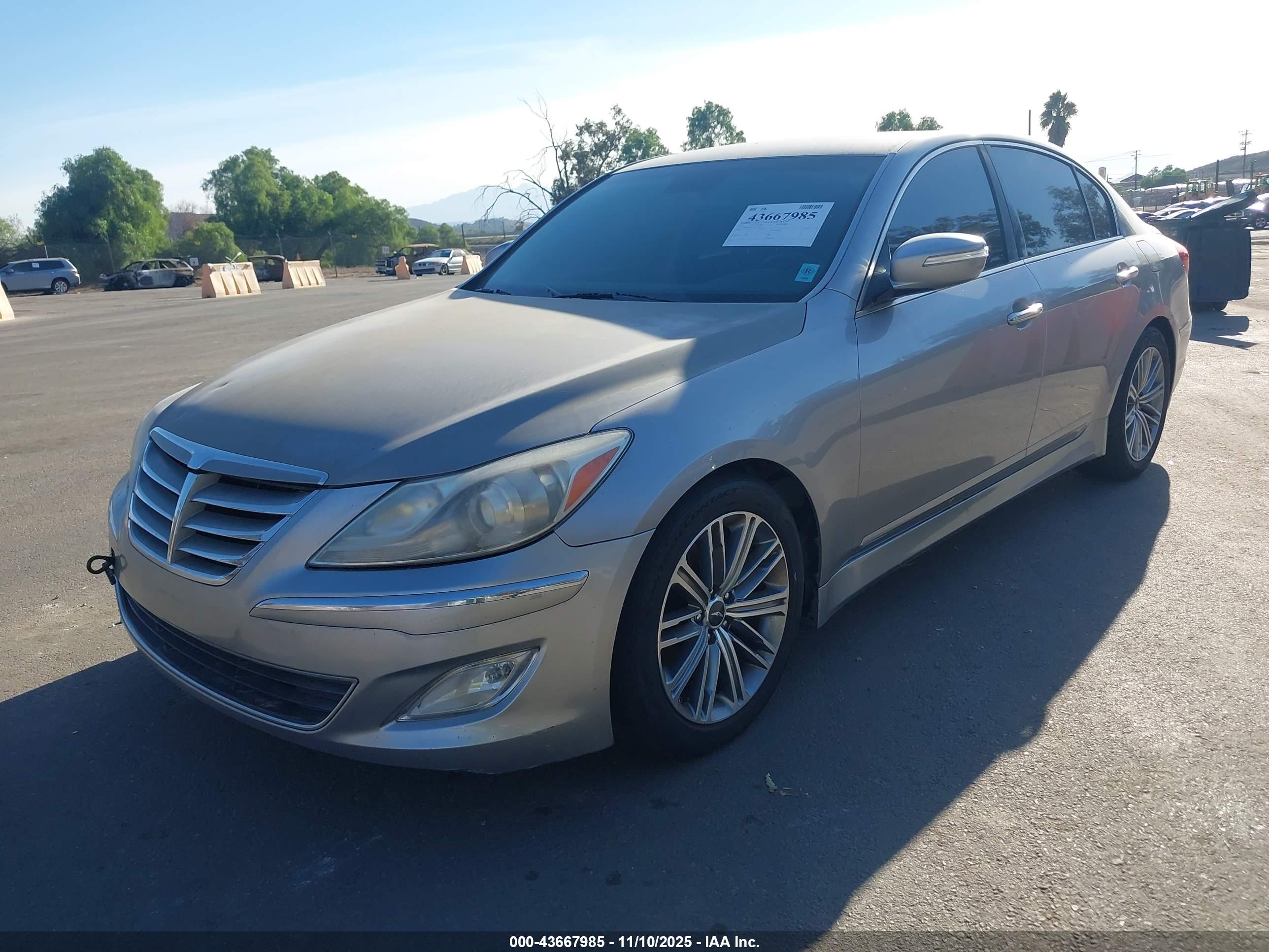 HYUNDAI GENESIS image 2