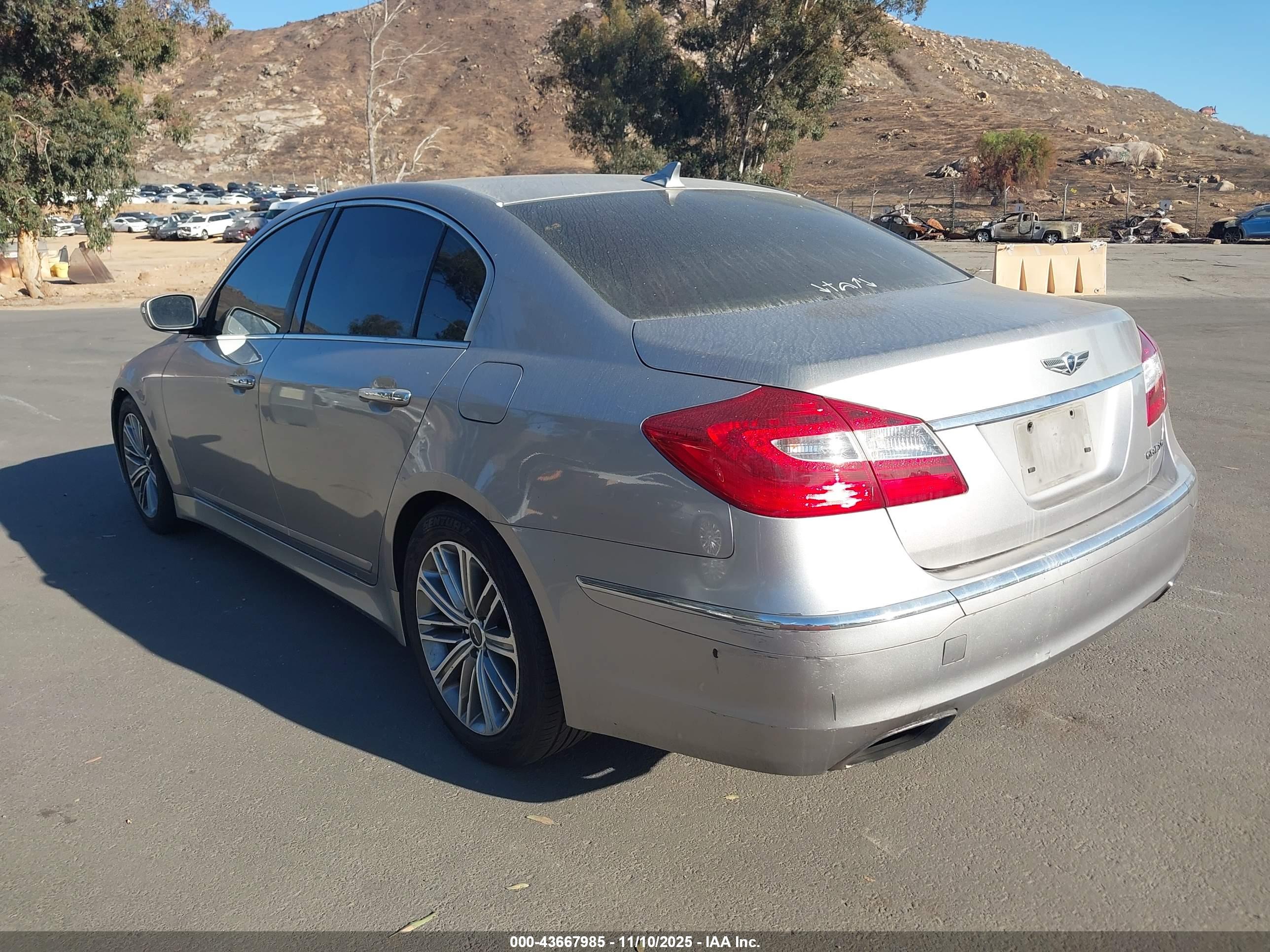 HYUNDAI GENESIS image 3