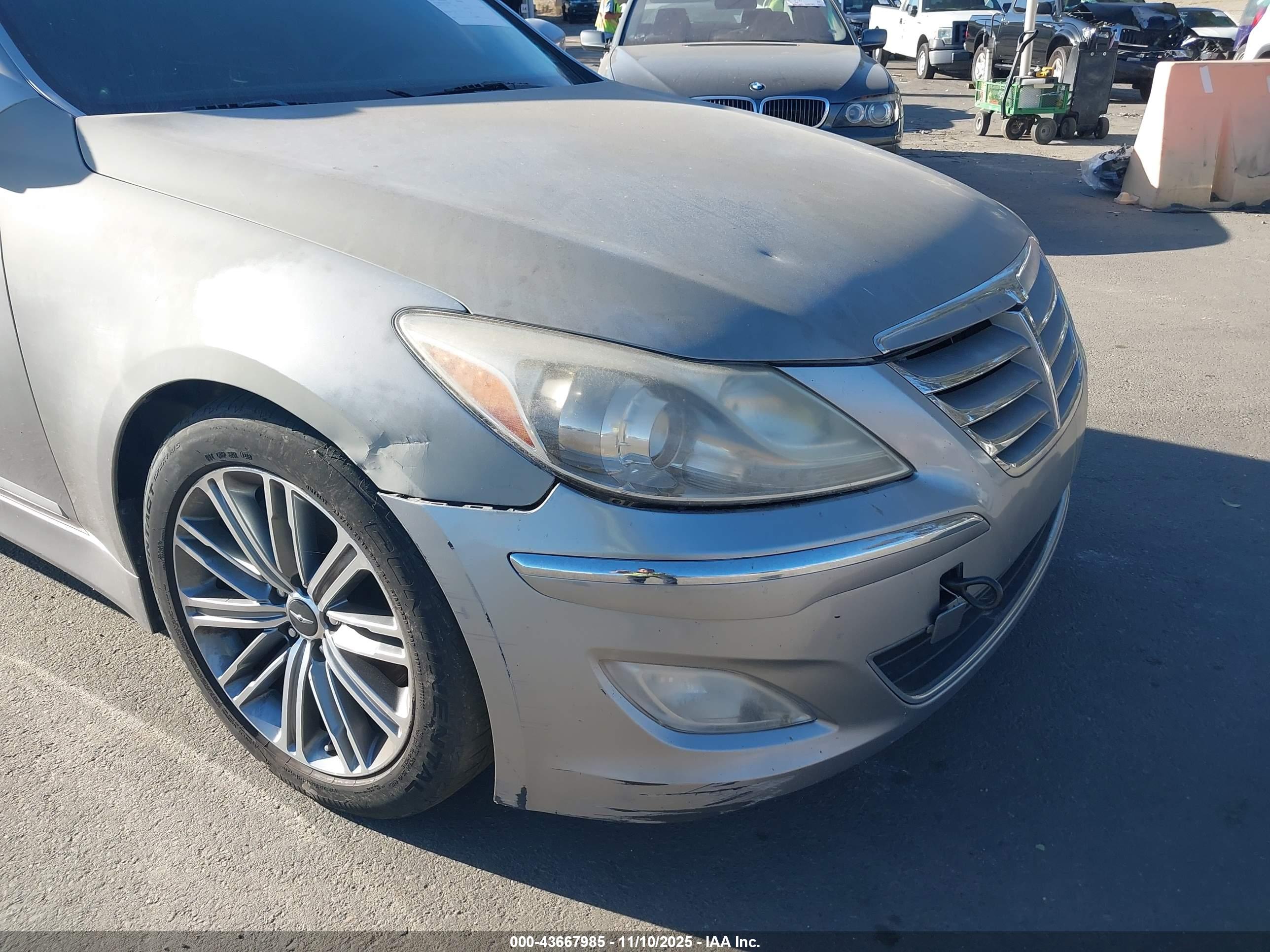 HYUNDAI GENESIS image 6