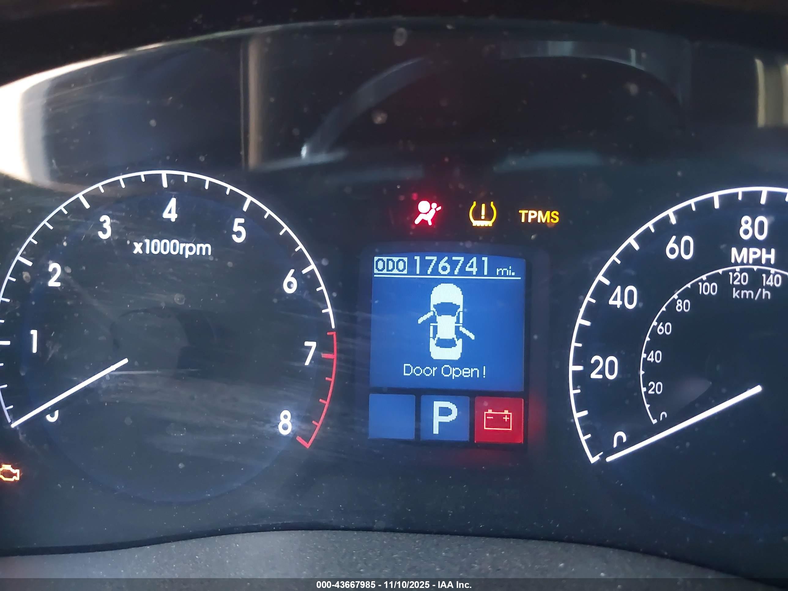 HYUNDAI GENESIS image 7