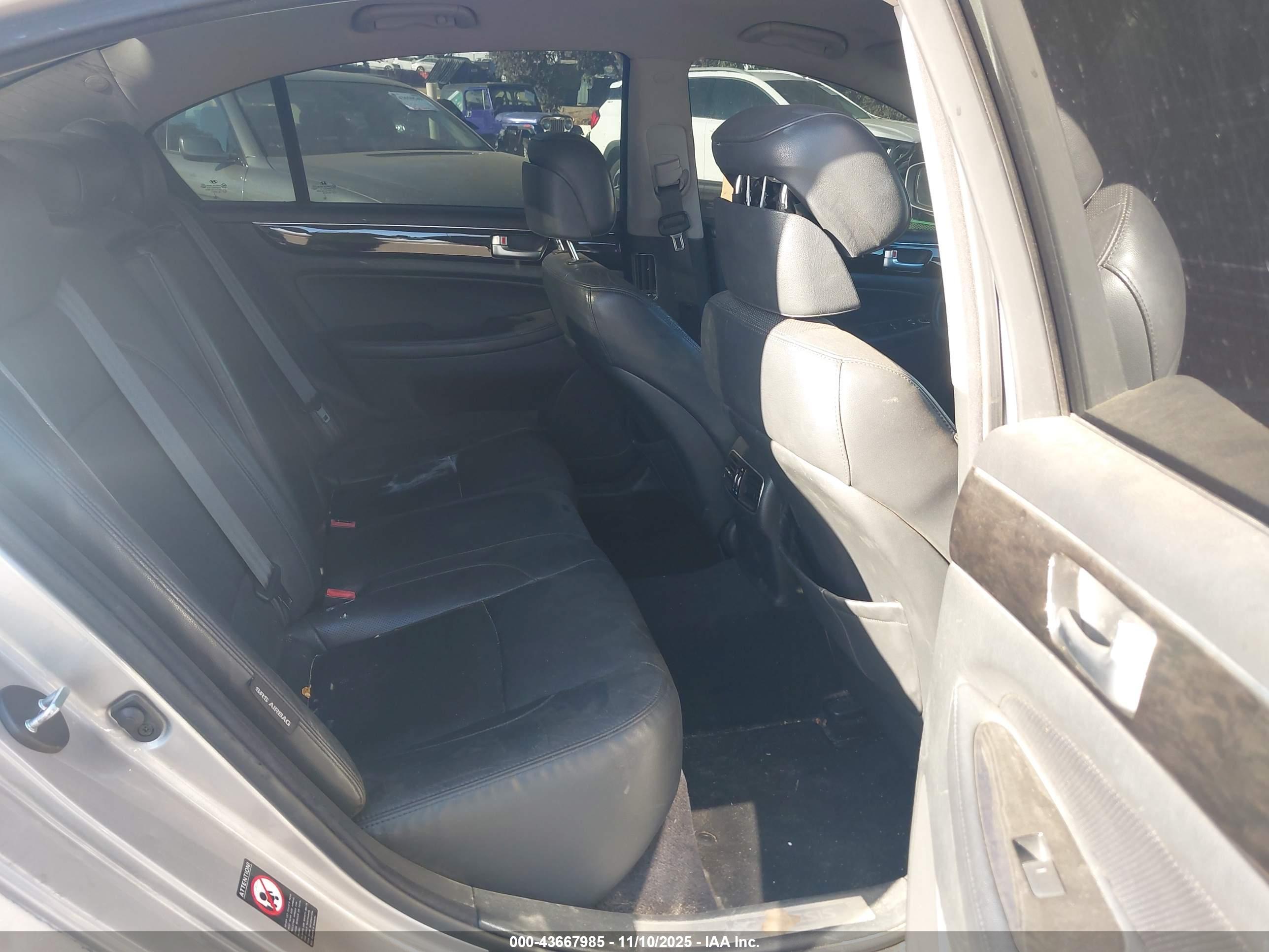 HYUNDAI GENESIS image 8