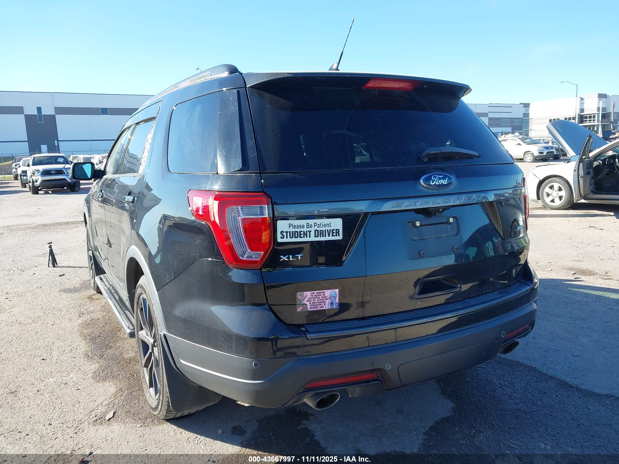 FORD EXPLORER image 3