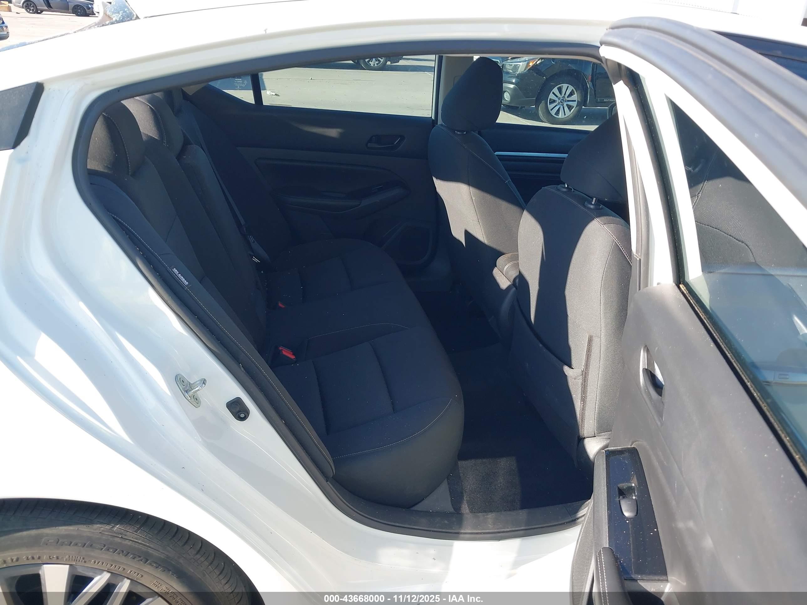 NISSAN ALTIMA image 8