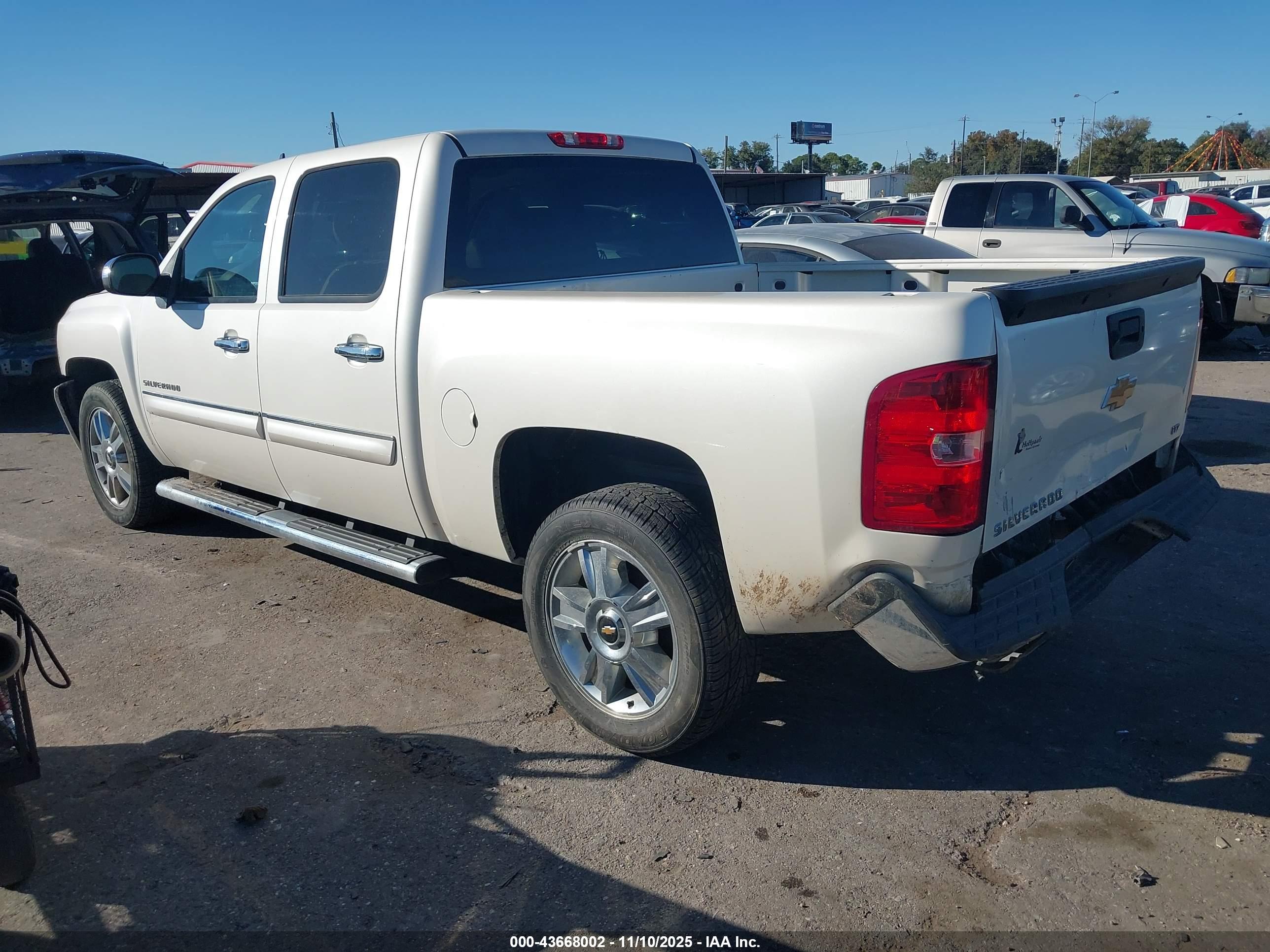 CHEVROLET SILVERADO image 3