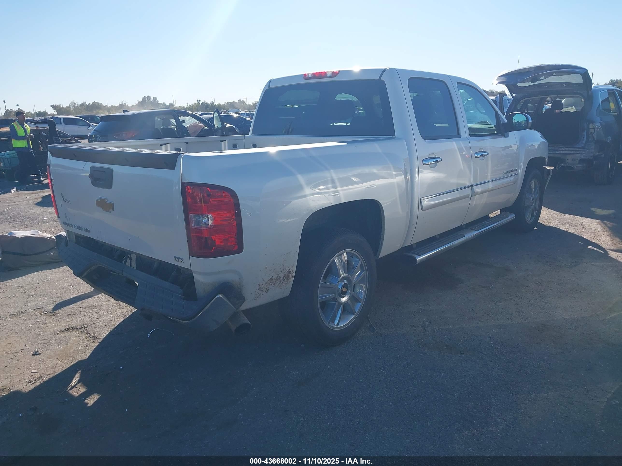 CHEVROLET SILVERADO image 4
