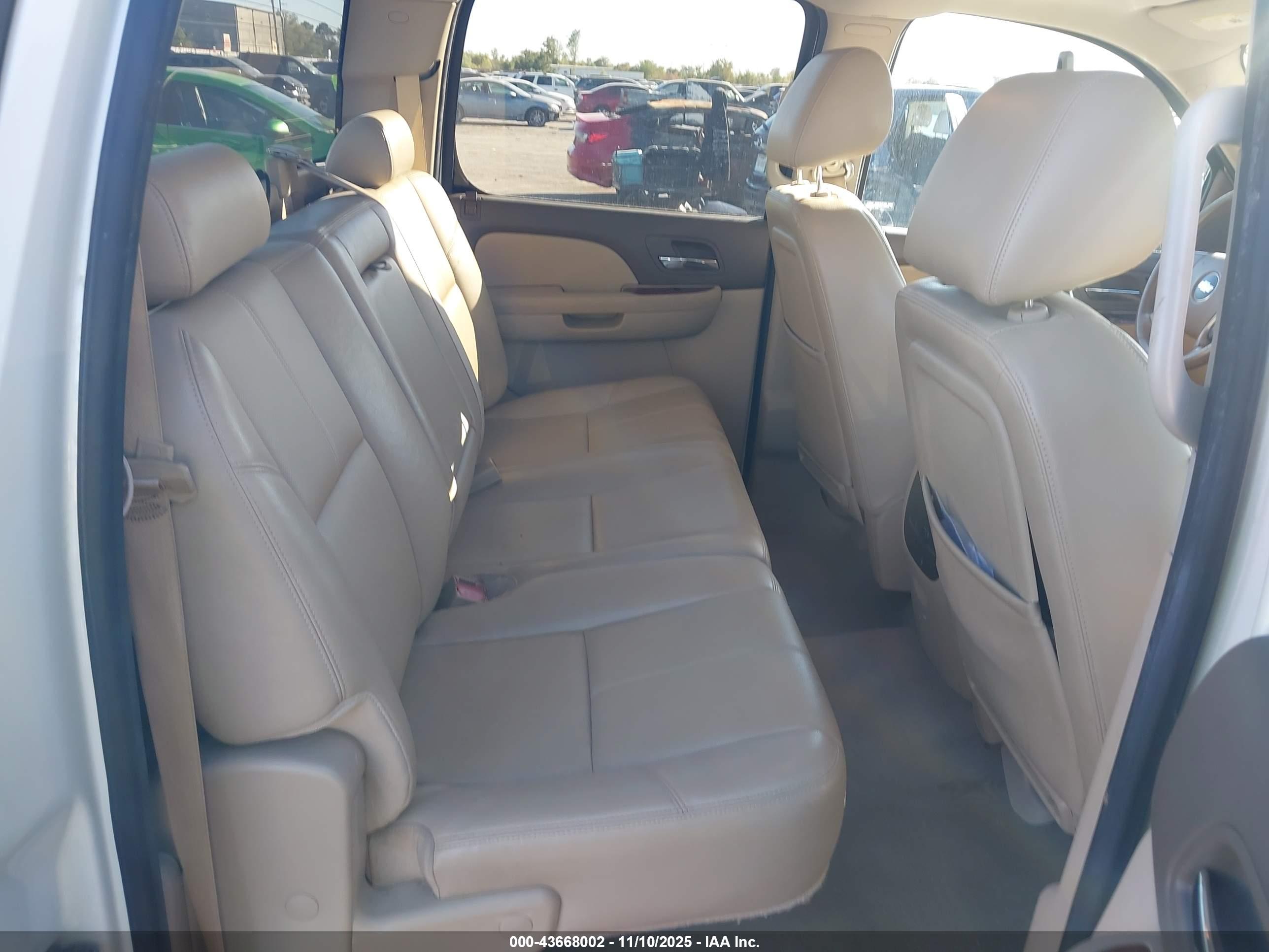 CHEVROLET SILVERADO image 8