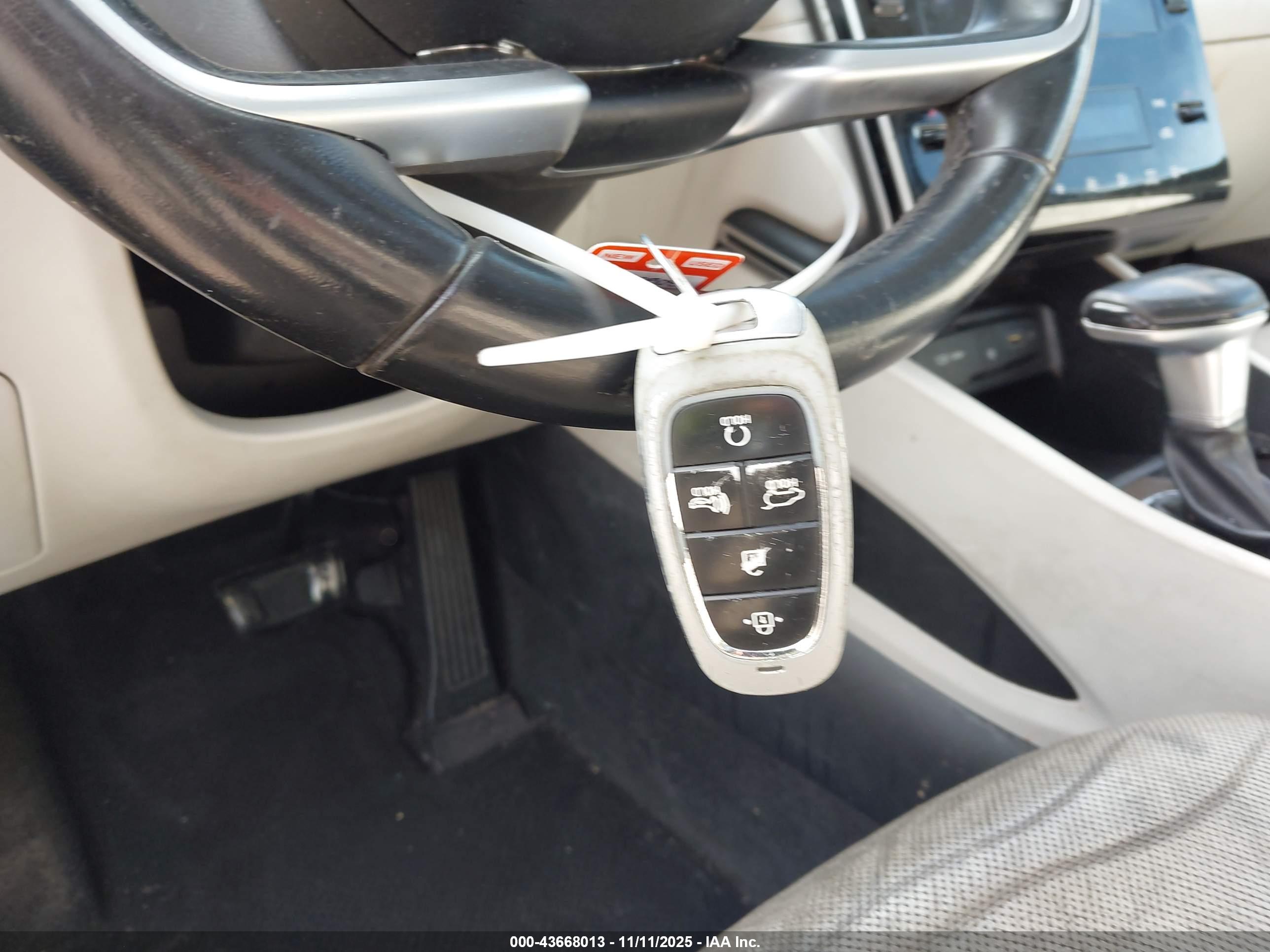 HYUNDAI TUCSON image 11