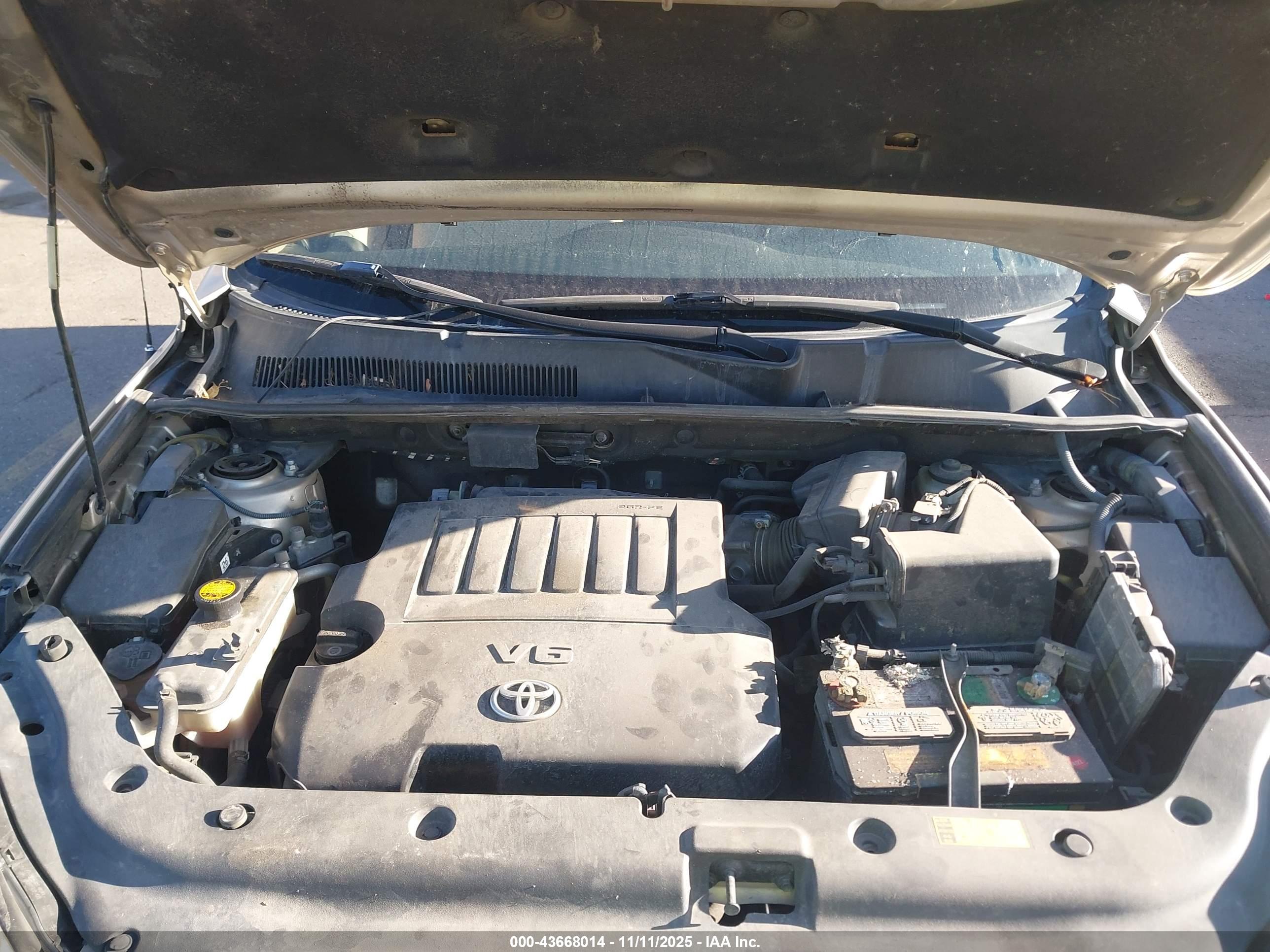 TOYOTA RAV4 image 10