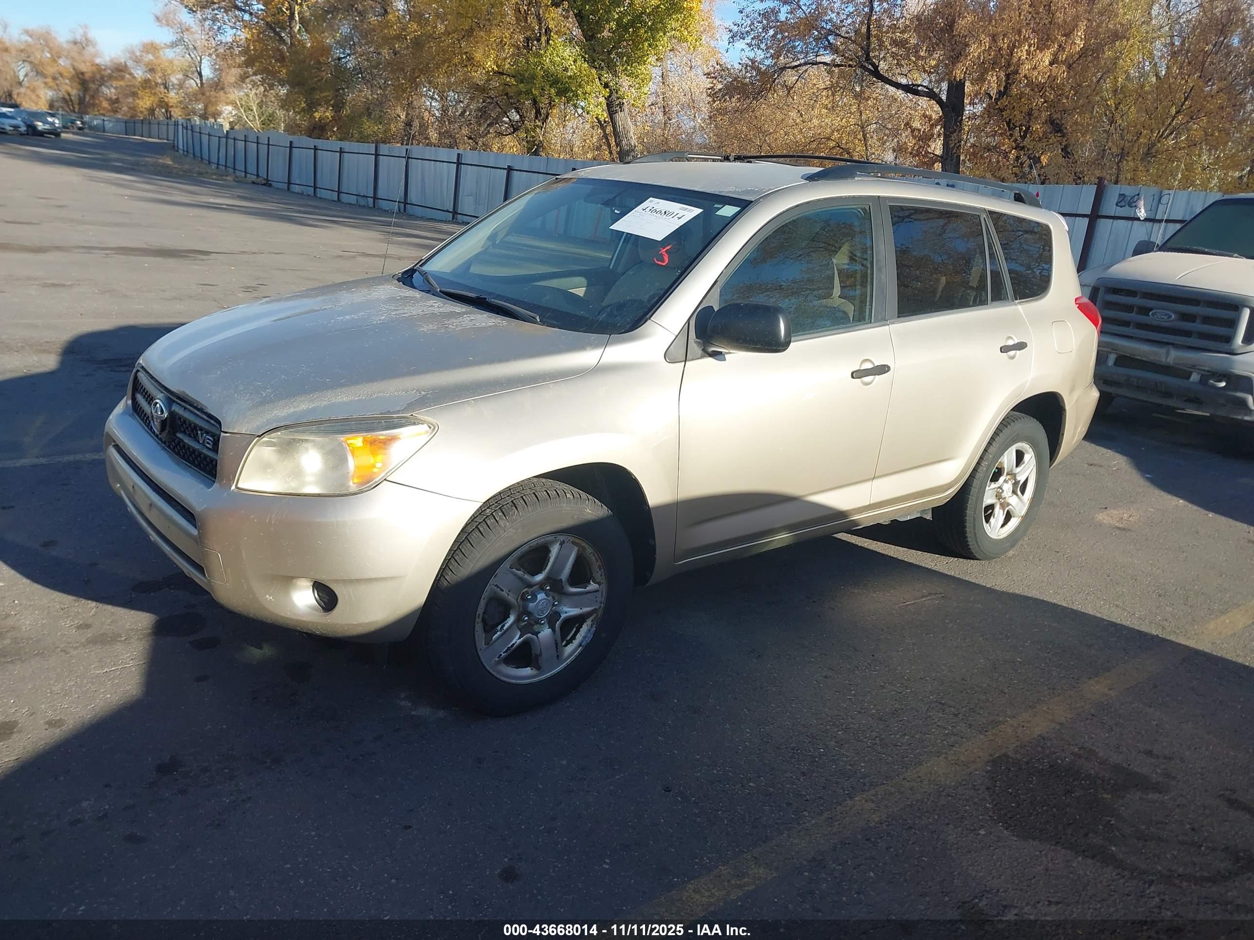 TOYOTA RAV4 image 2