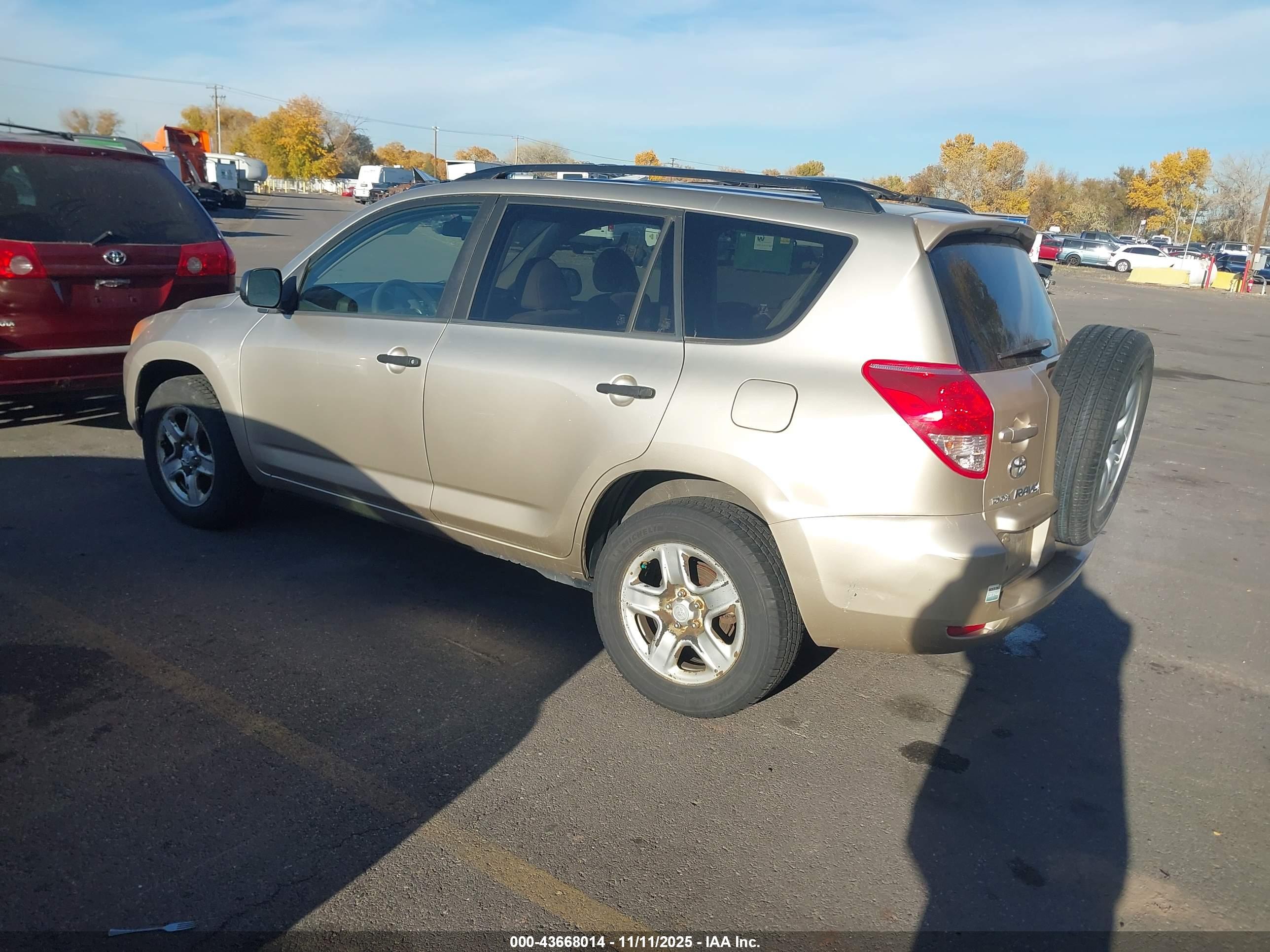 TOYOTA RAV4 image 3