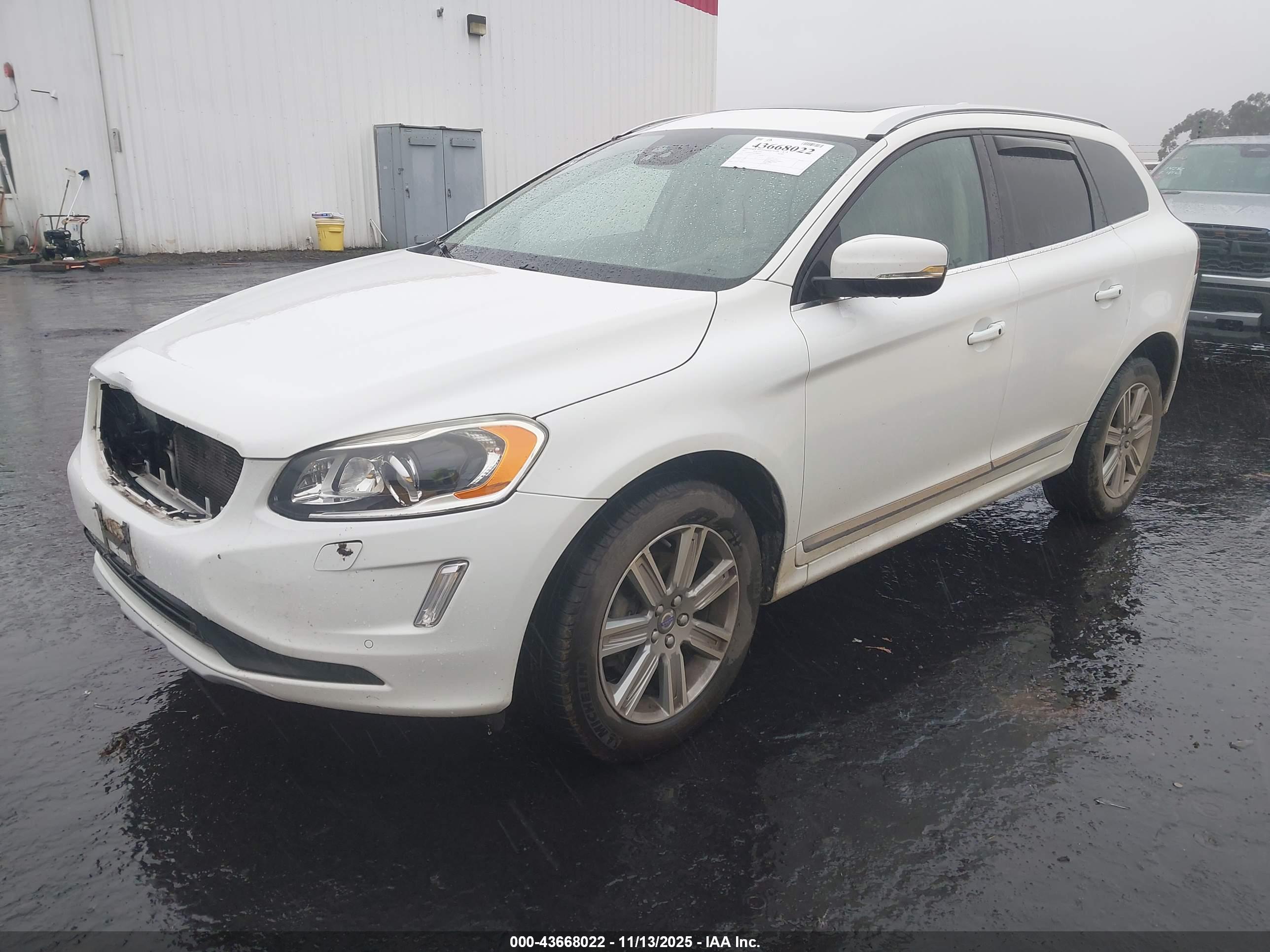 VOLVO XC60 image 2