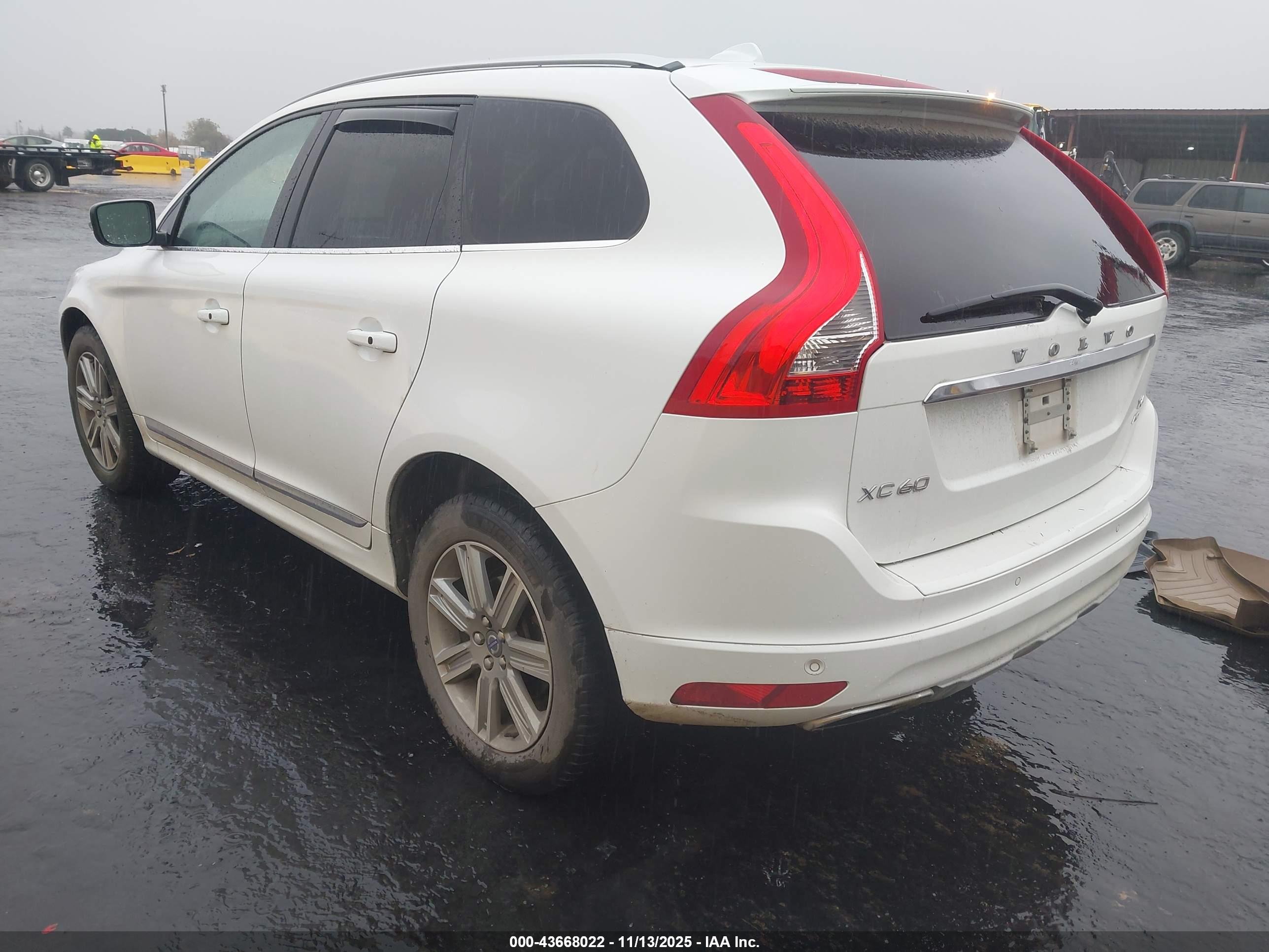 VOLVO XC60 image 3