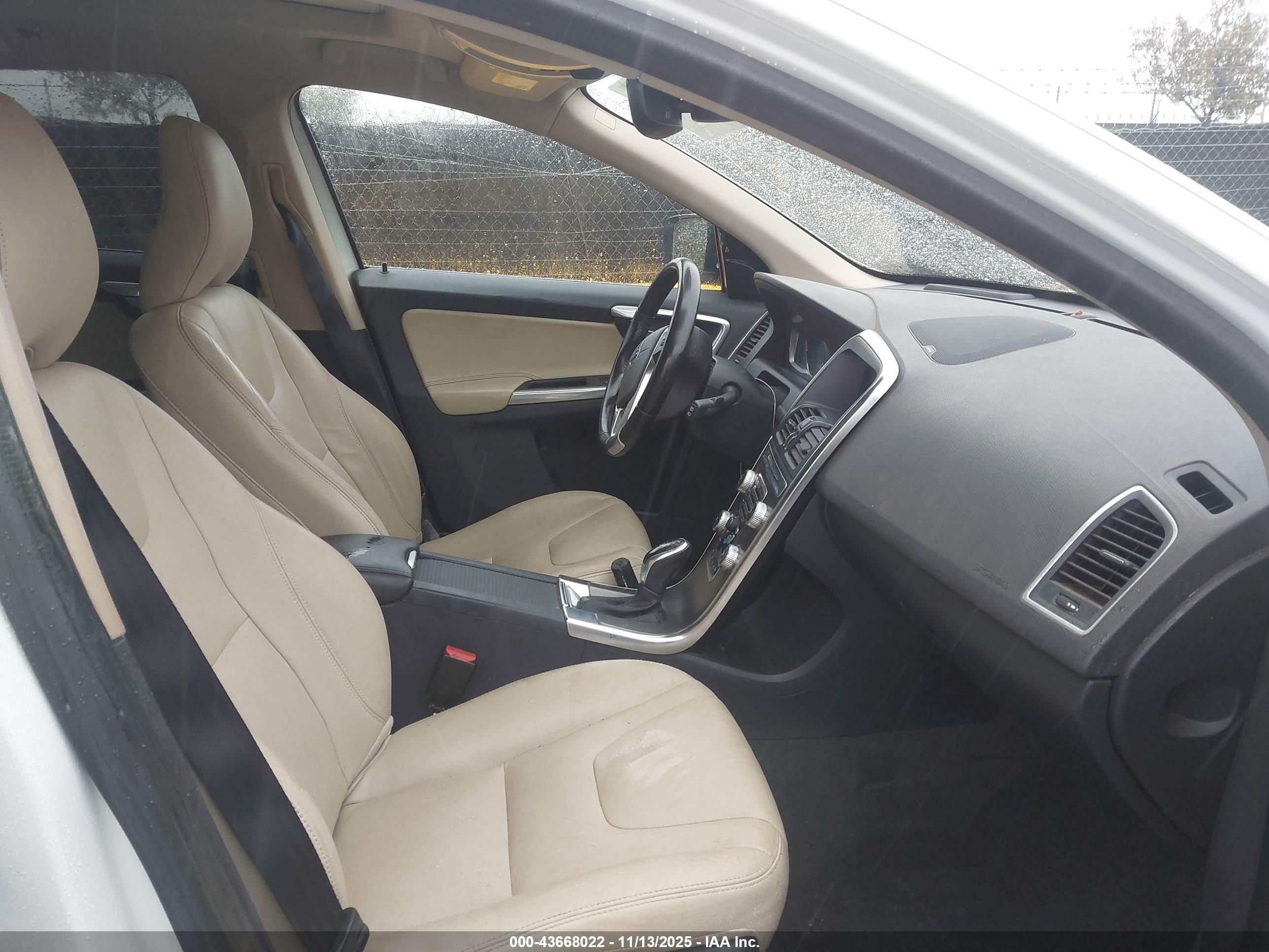 VOLVO XC60 image 5