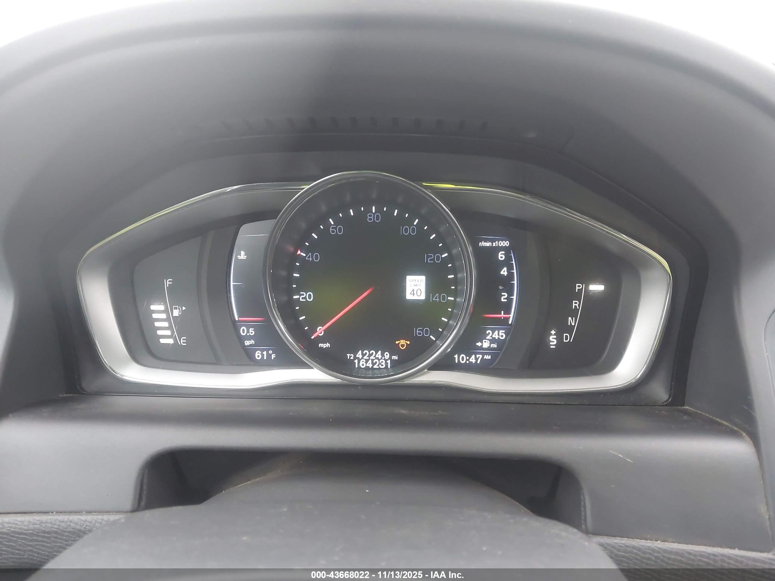 VOLVO XC60 image 7