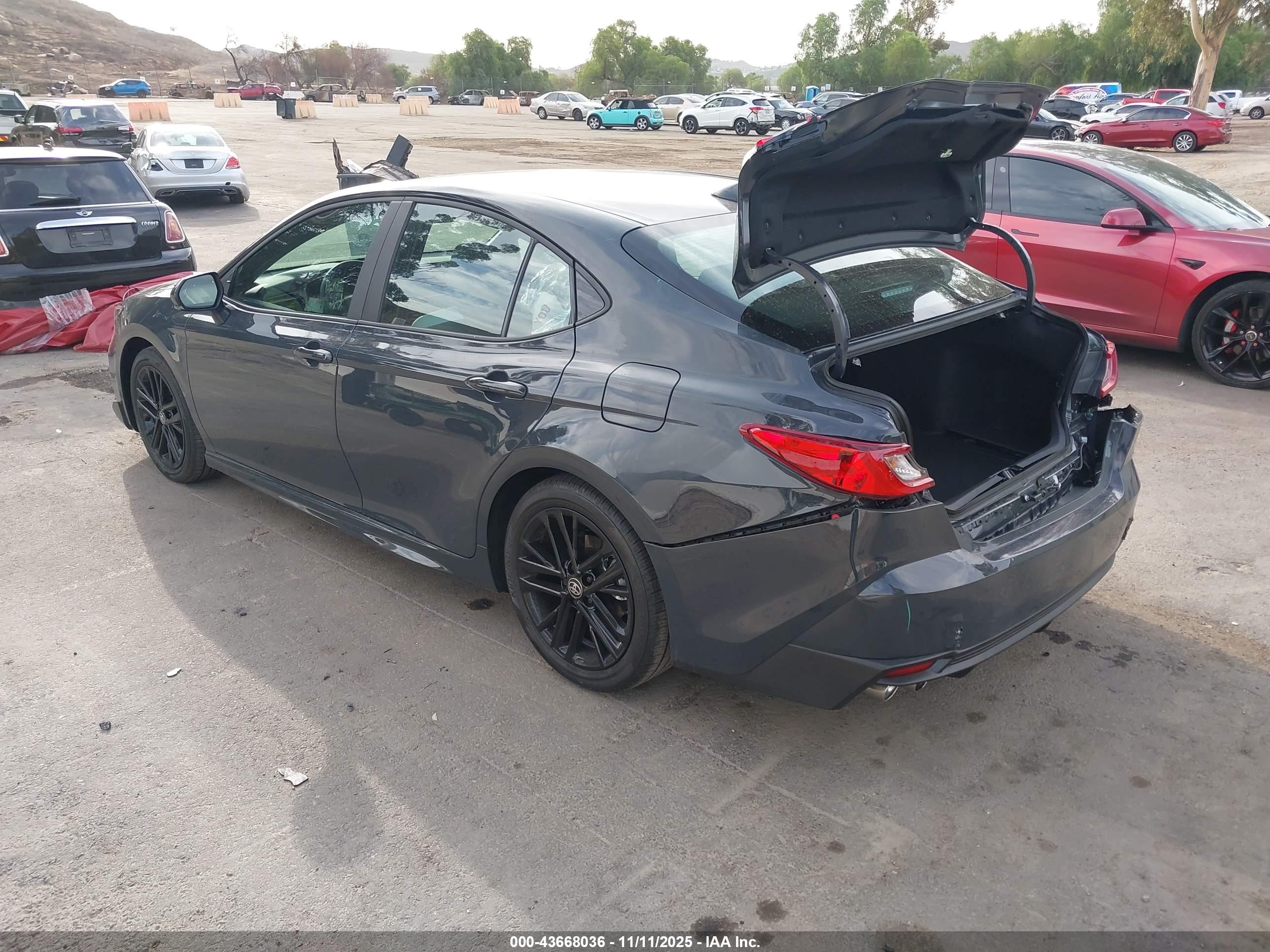 TOYOTA CAMRY image 3