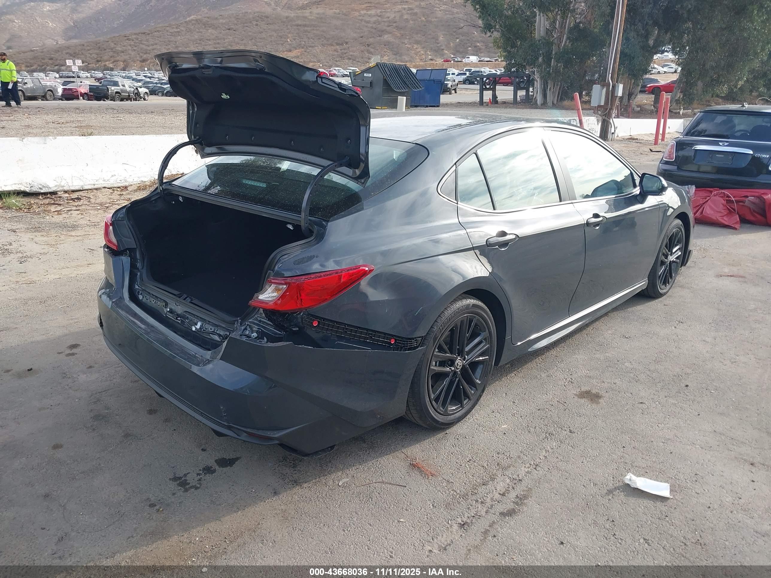 TOYOTA CAMRY image 4