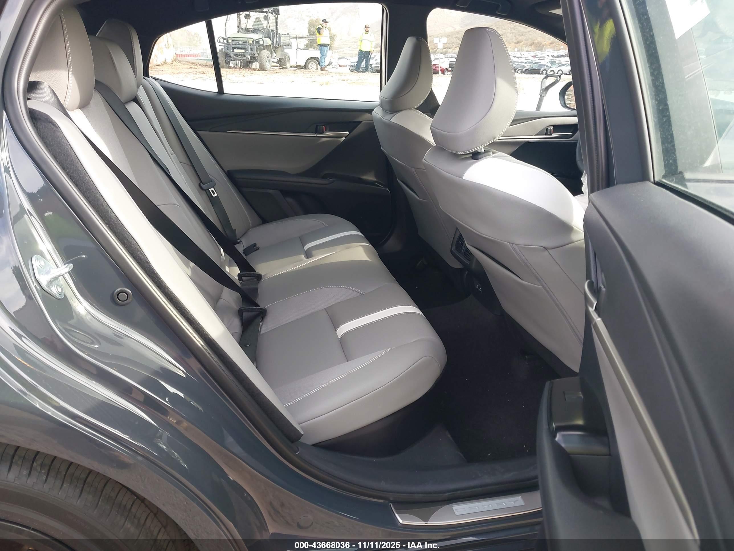 TOYOTA CAMRY image 8