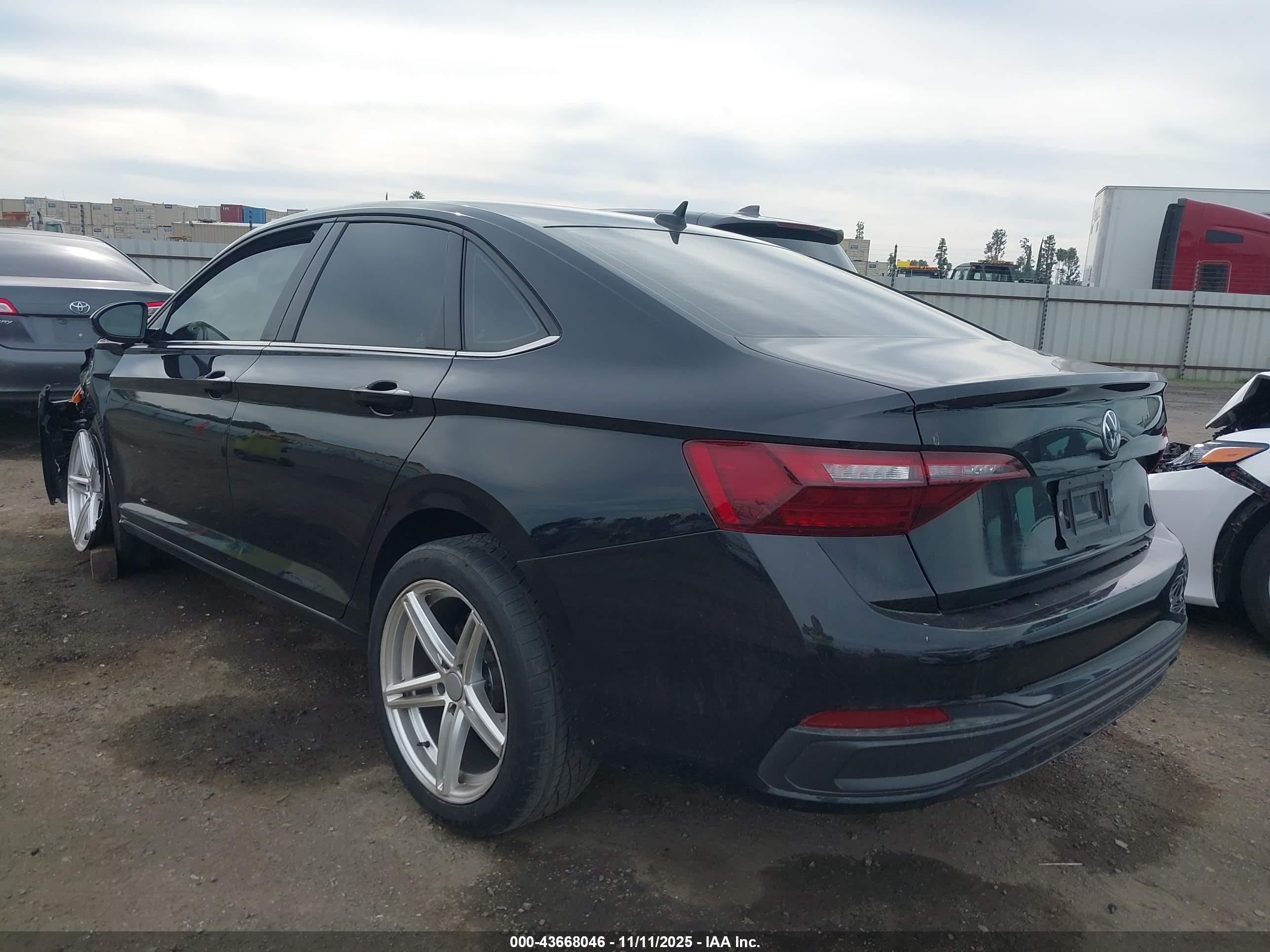 VOLKSWAGEN JETTA image 3