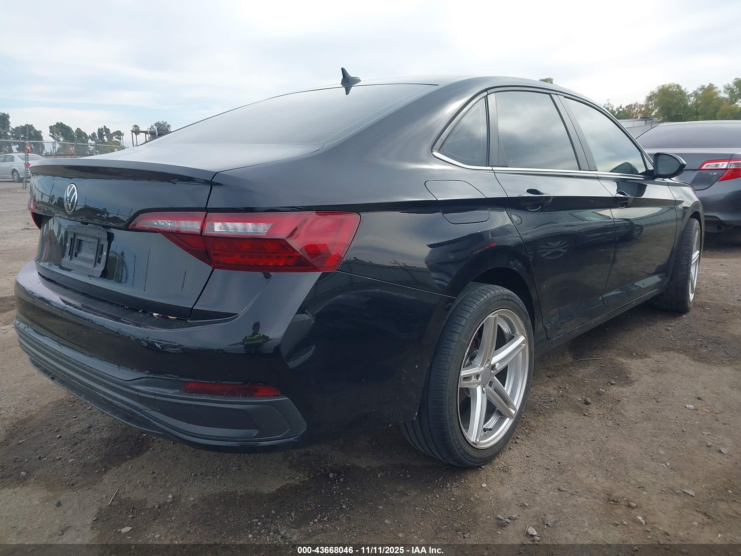 VOLKSWAGEN JETTA image 4