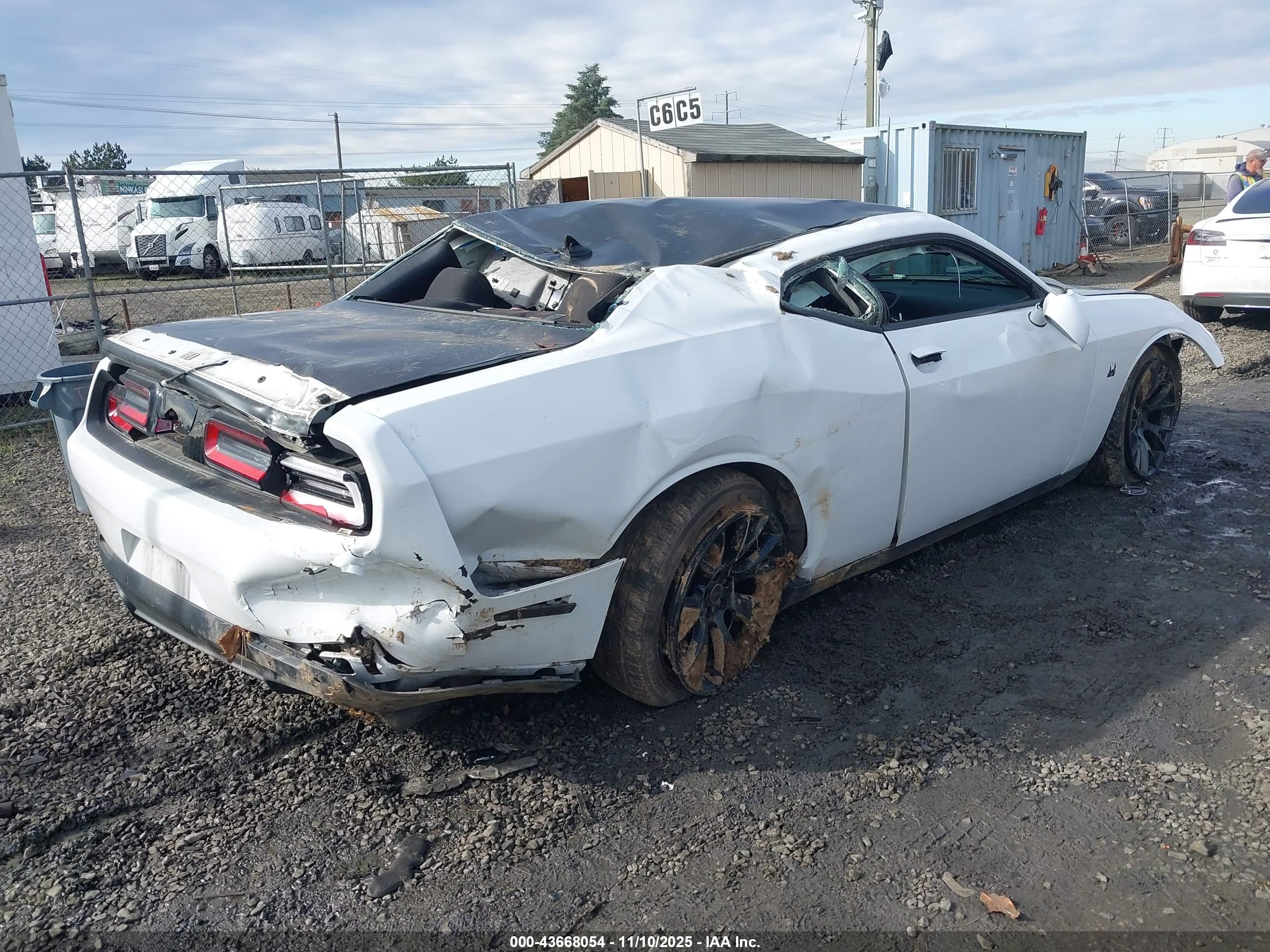 DODGE CHALLENGER image 4