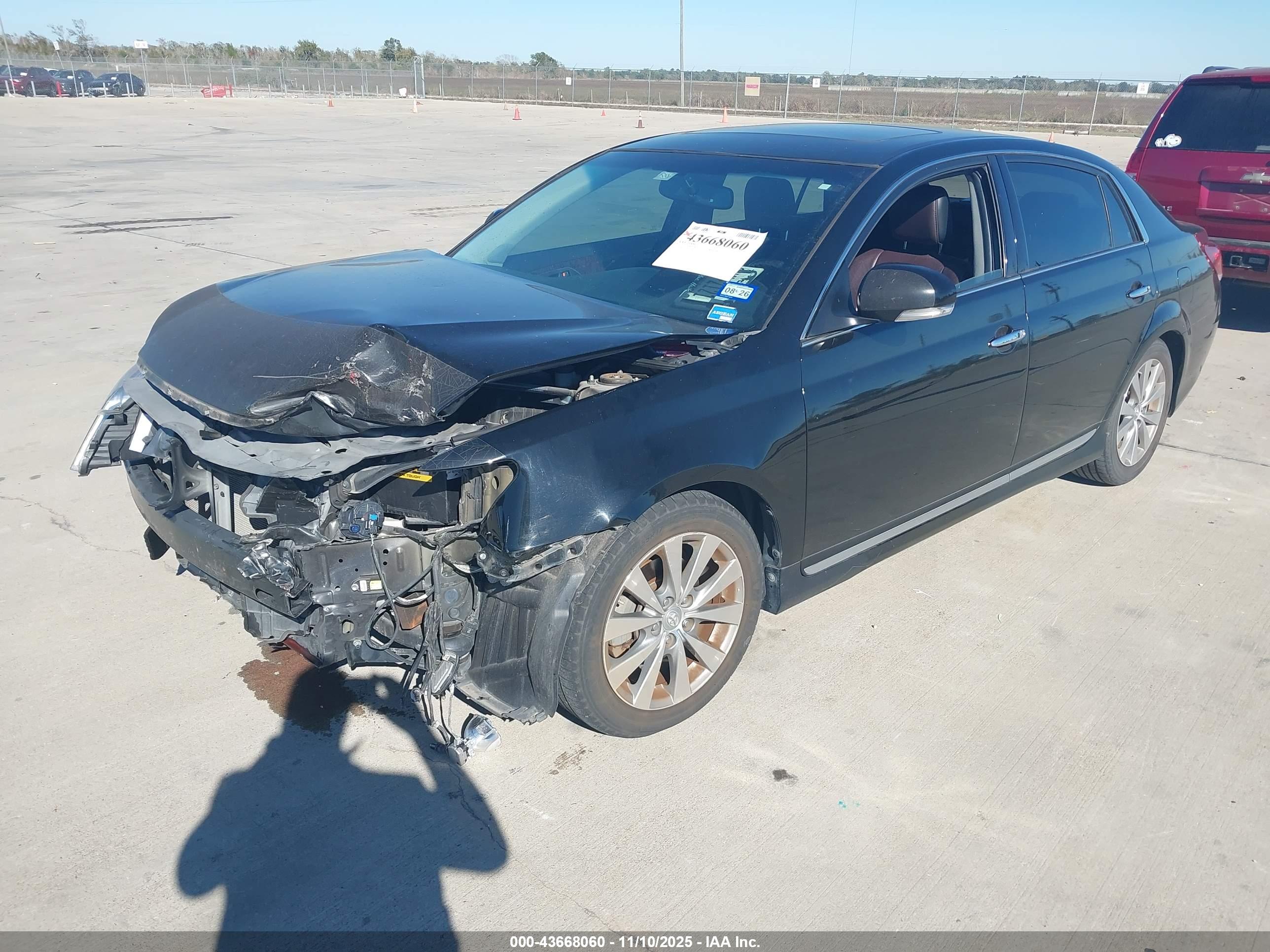 TOYOTA AVALON image 2