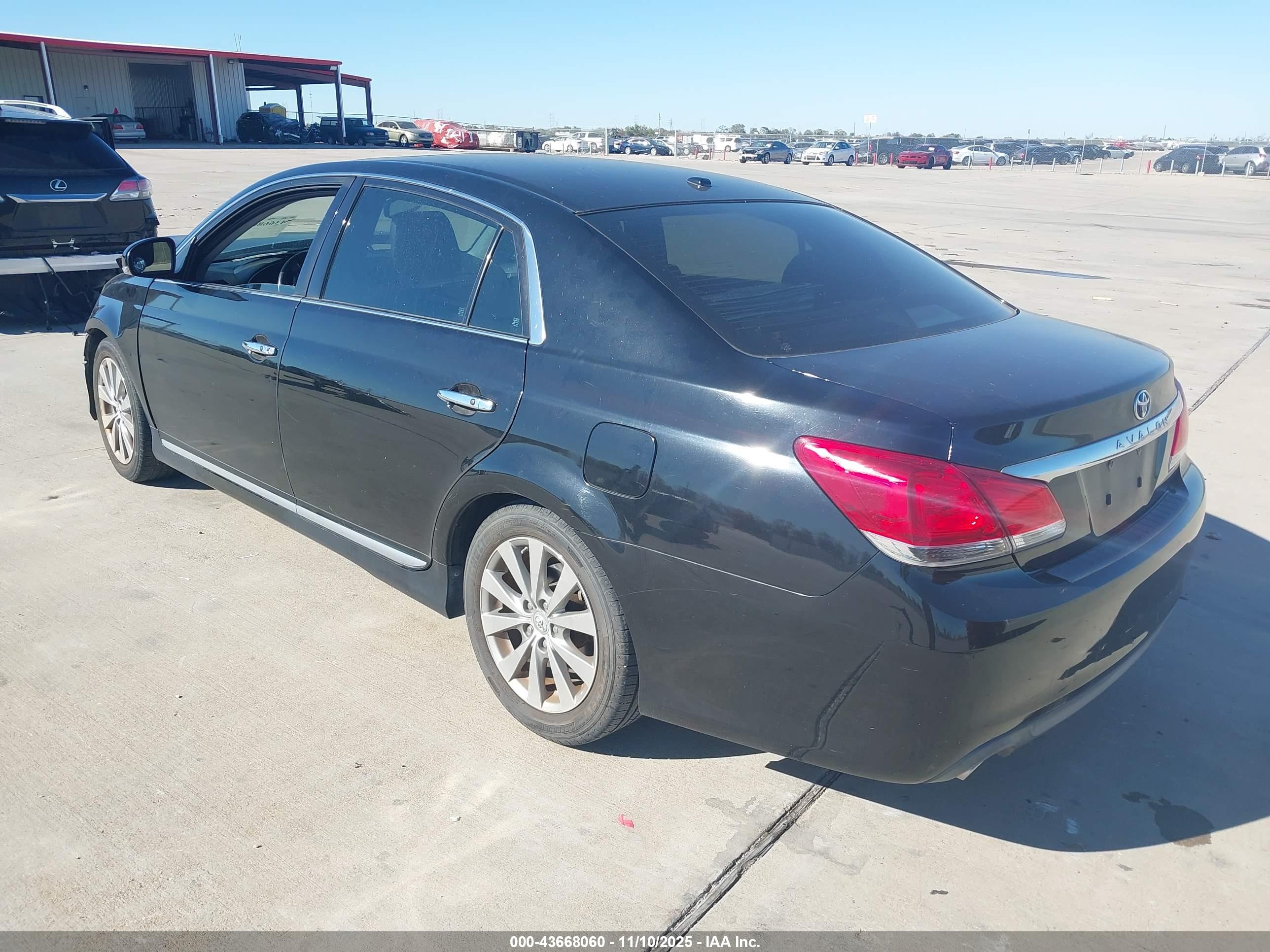 TOYOTA AVALON image 3