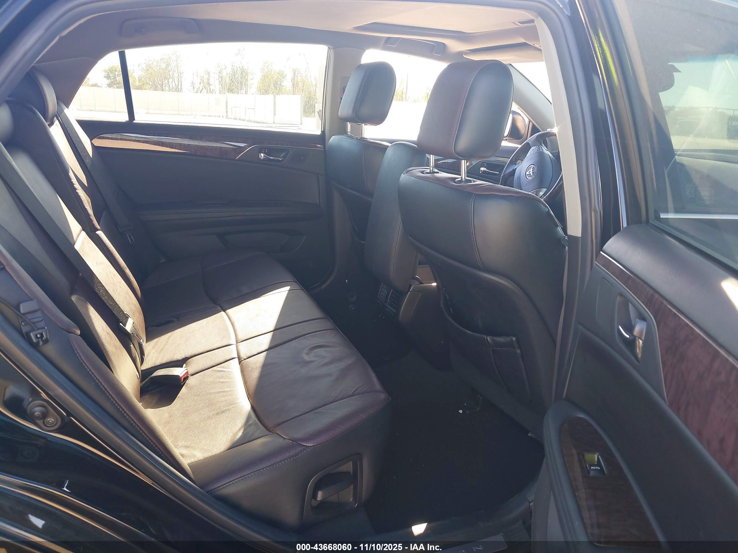TOYOTA AVALON image 8