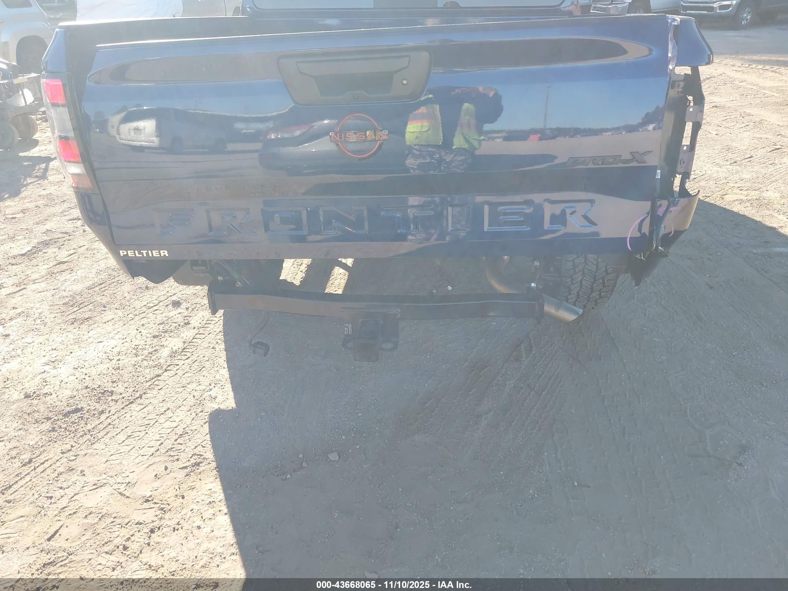 NISSAN FRONTIER image 6