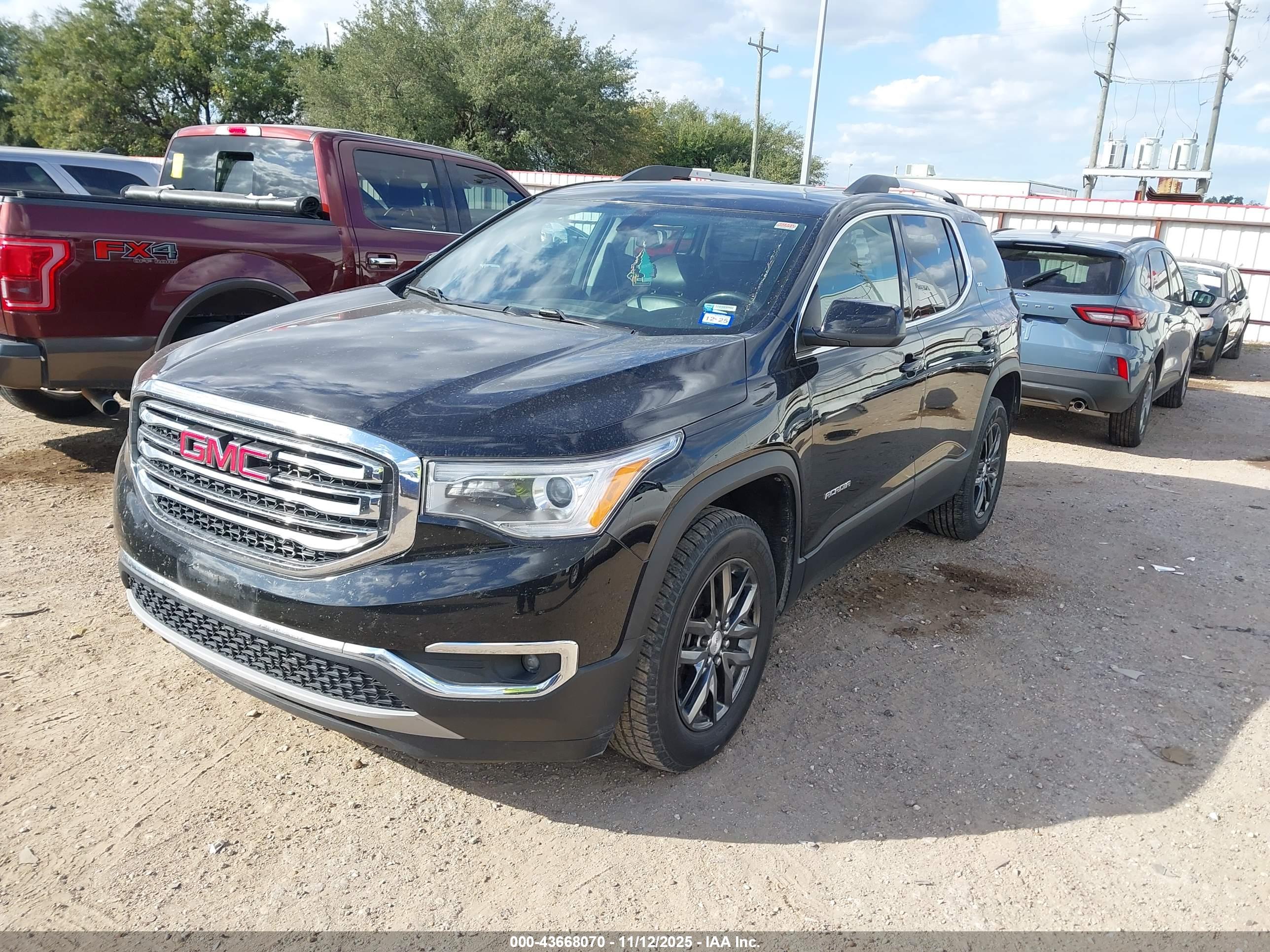 GMC ACADIA image 2