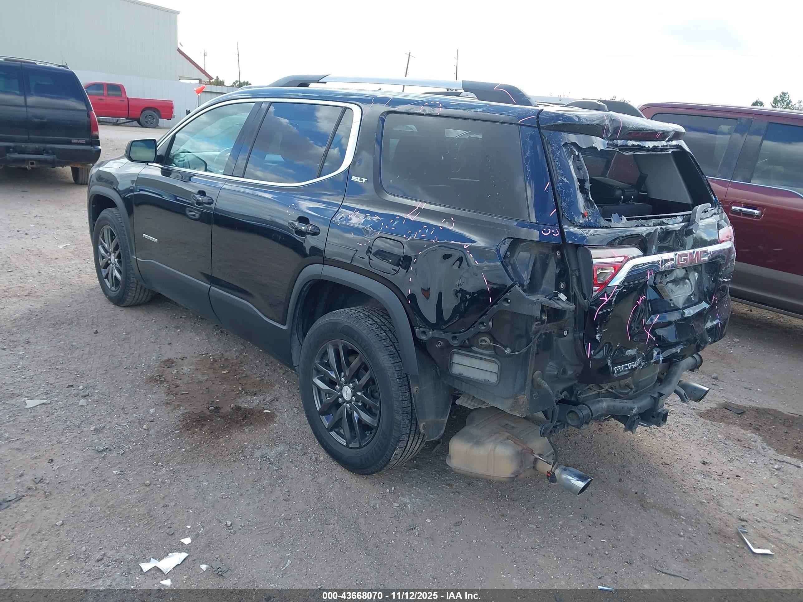 GMC ACADIA image 3